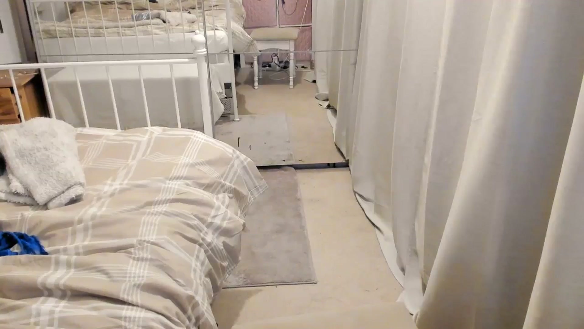 Gallery image thumbnail from Sexychicxxx's myfreecams stream on, 07/22/2024, 21:47 image 10 of 20