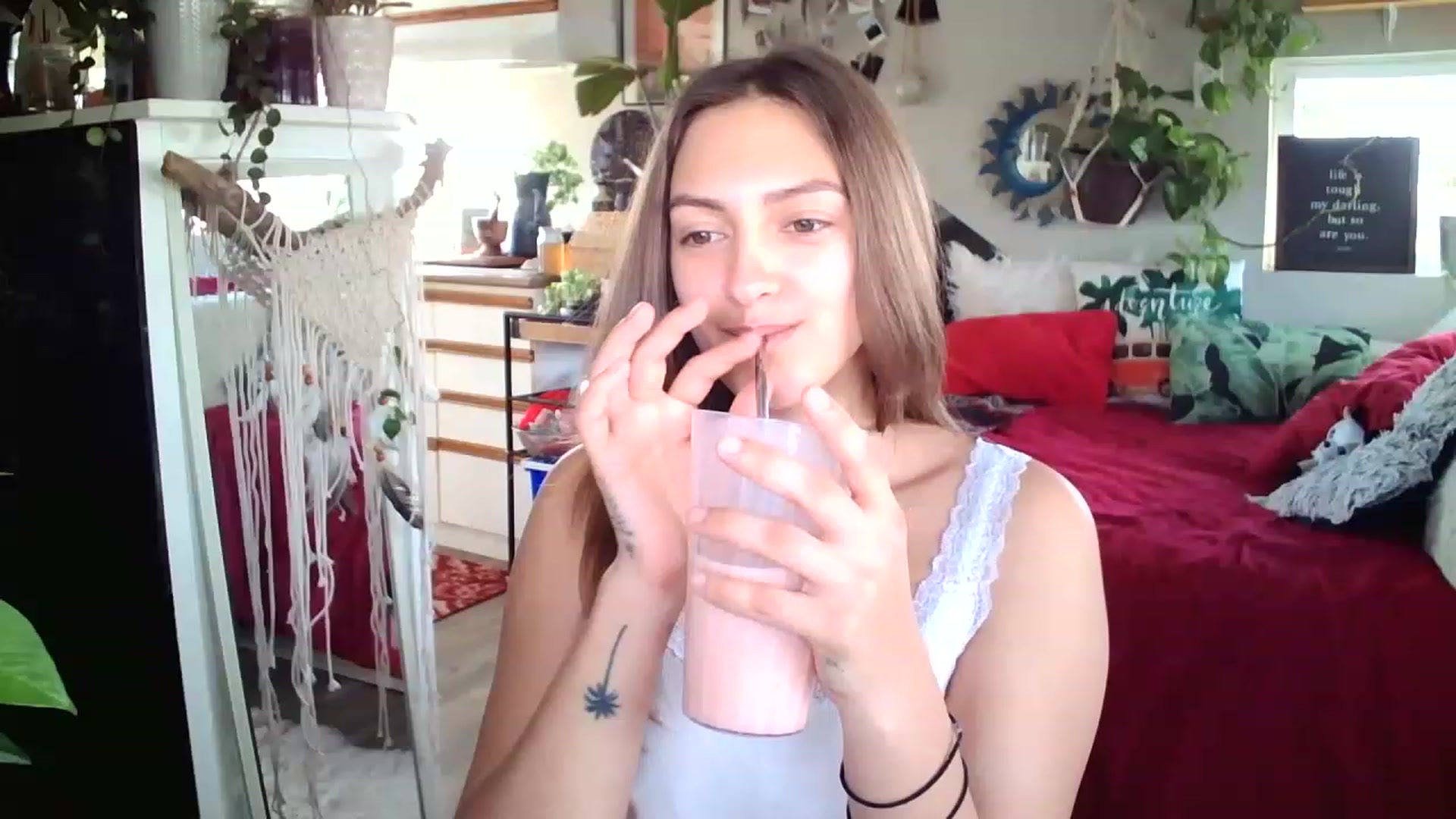 Gallery image thumbnail from Sexylexi211's myfreecams stream on, 11/17/2022, 16:34 image 15 of 20