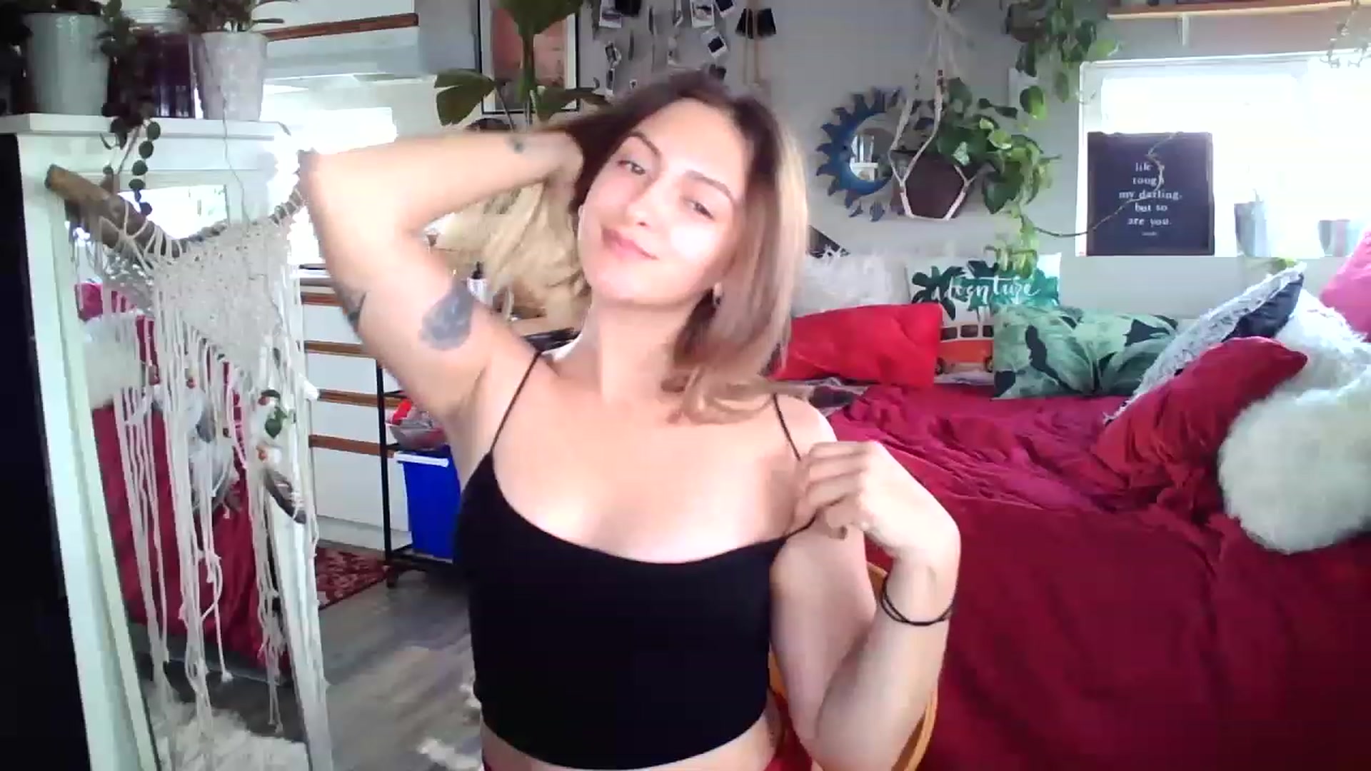 Gallery image thumbnail from Sexylexi211's myfreecams stream on, 11/19/2022, 18:16 image 10 of 20
