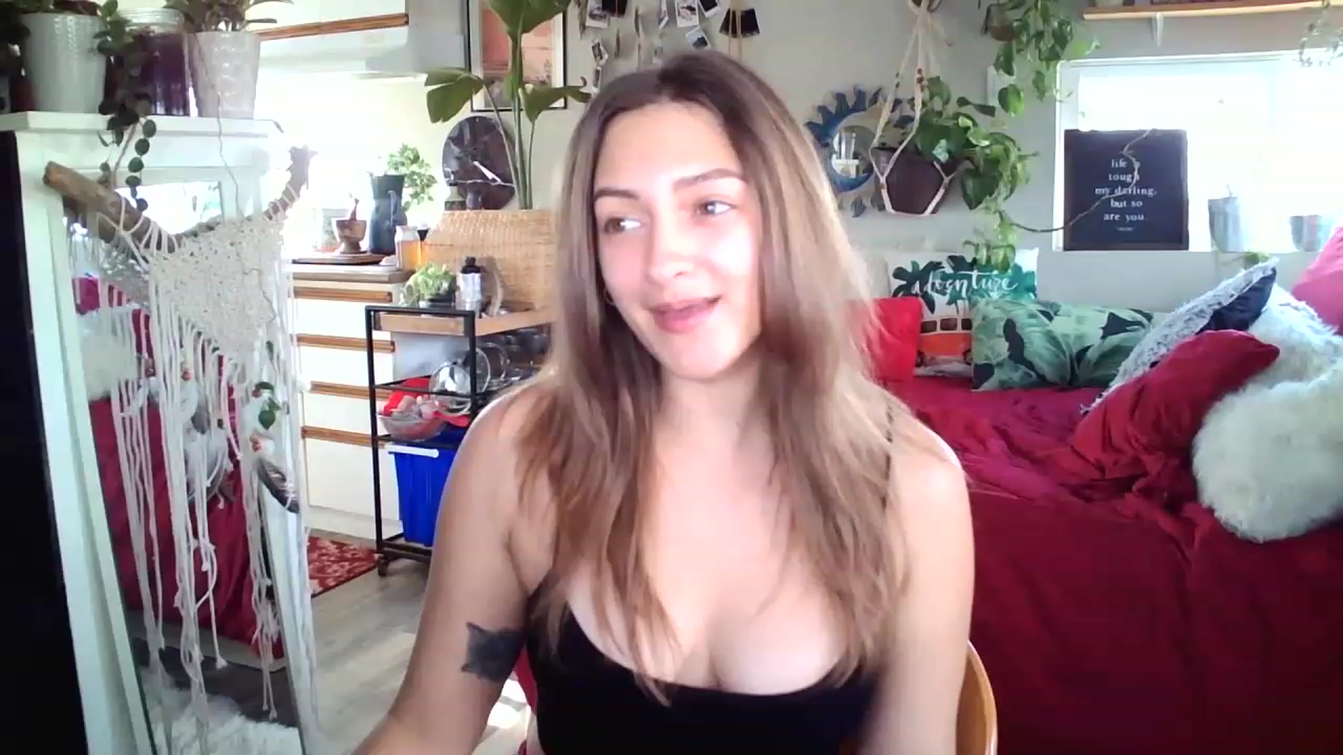 Gallery image thumbnail from Sexylexi211's myfreecams stream on, 11/19/2022, 18:16 image 14 of 20