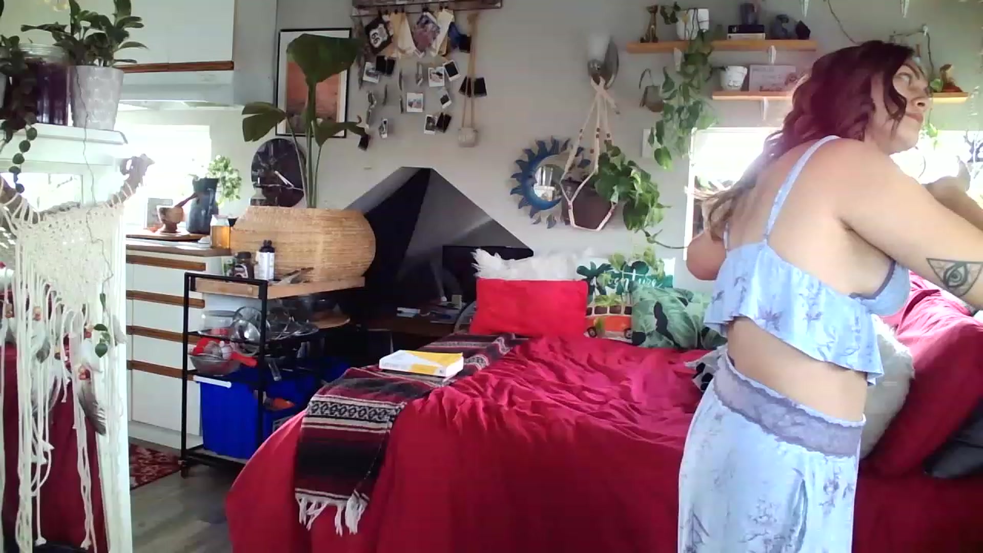 Gallery image thumbnail from Sexylexi211's myfreecams stream on, 11/20/2022, 18:35 image 14 of 20