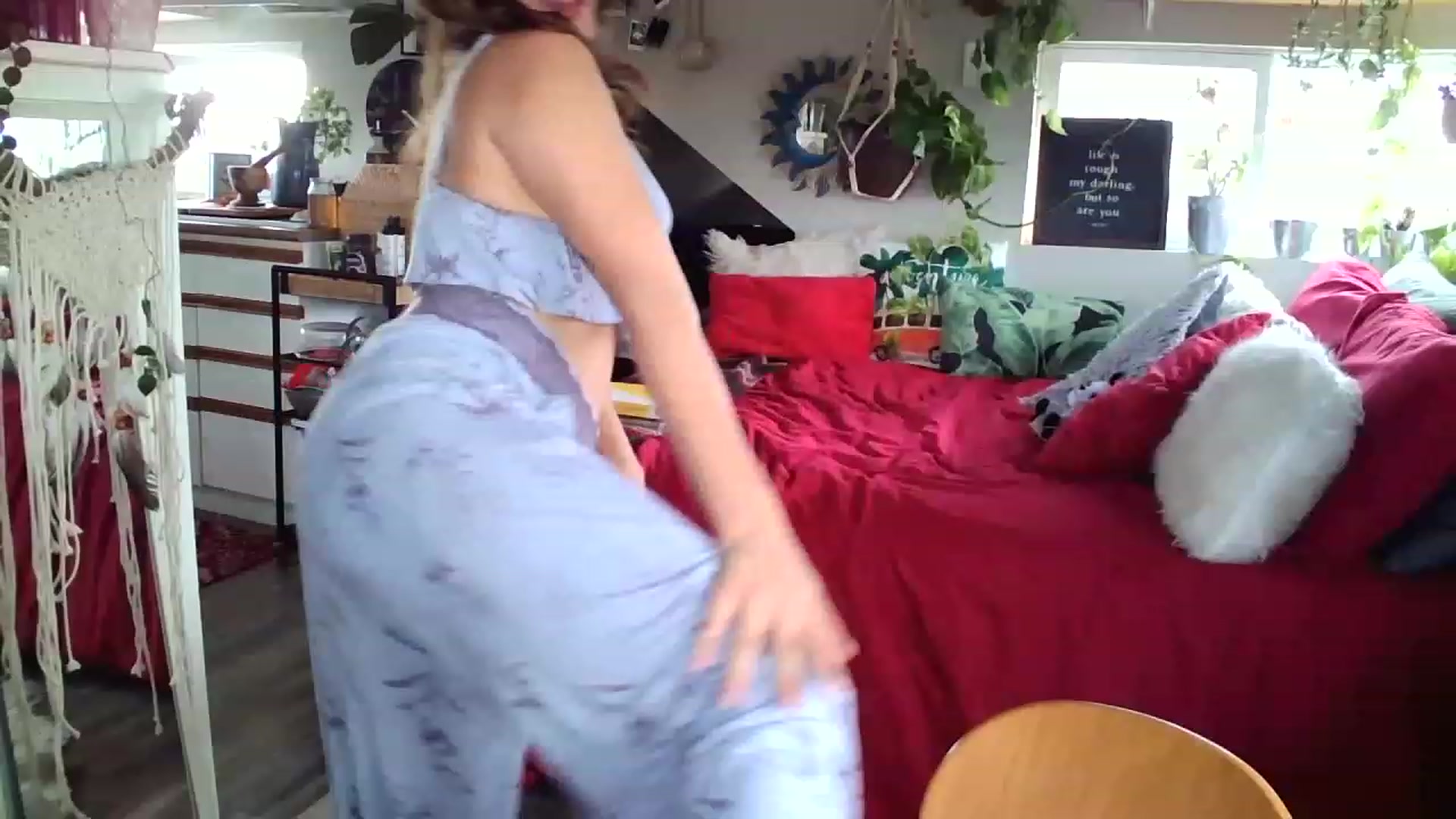Gallery image thumbnail from Sexylexi211's myfreecams stream on, 11/20/2022, 18:35 image 18 of 20