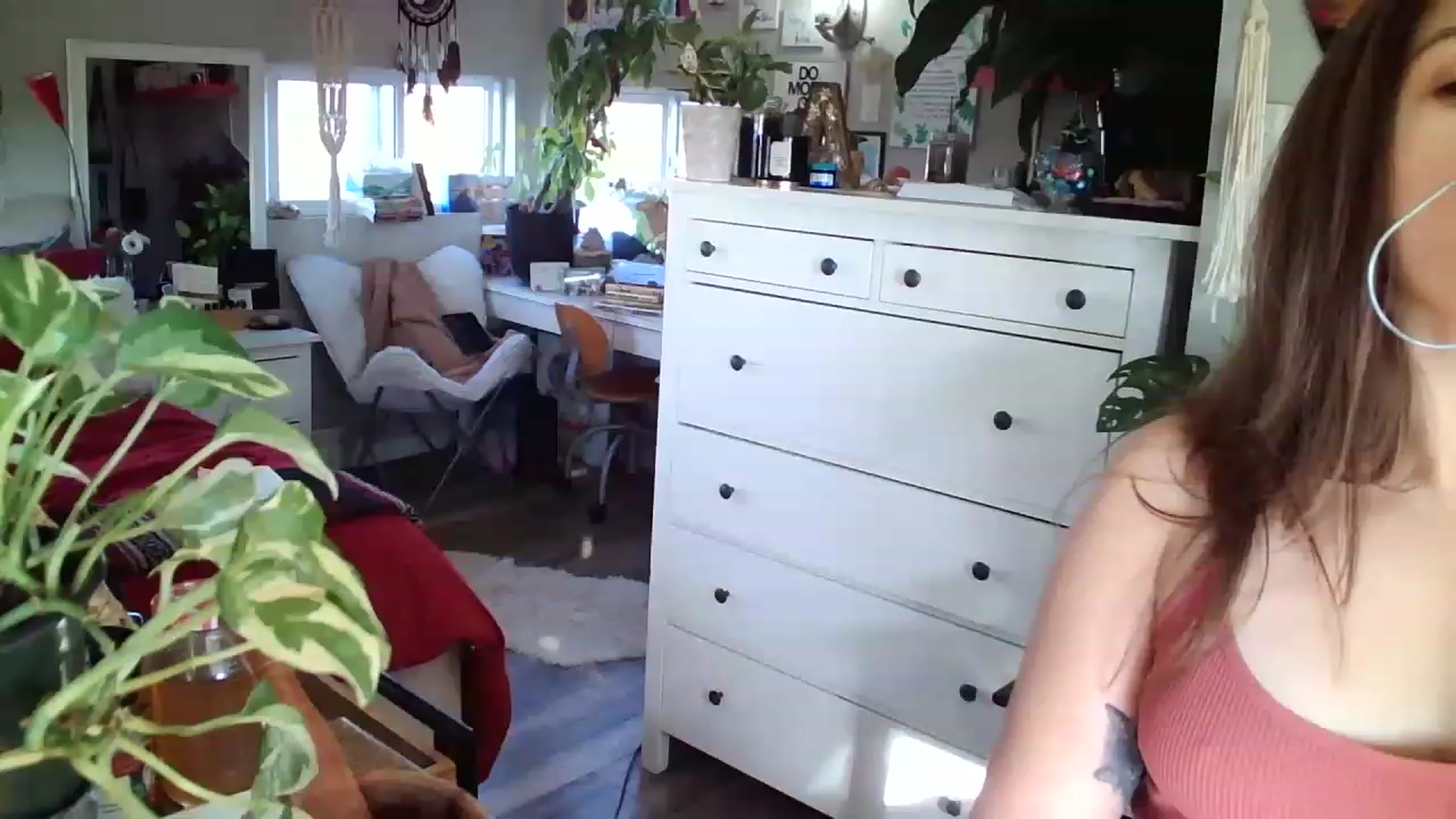 Gallery image thumbnail from Sexylexi211's myfreecams stream on, 11/21/2022, 18:35 image 15 of 20