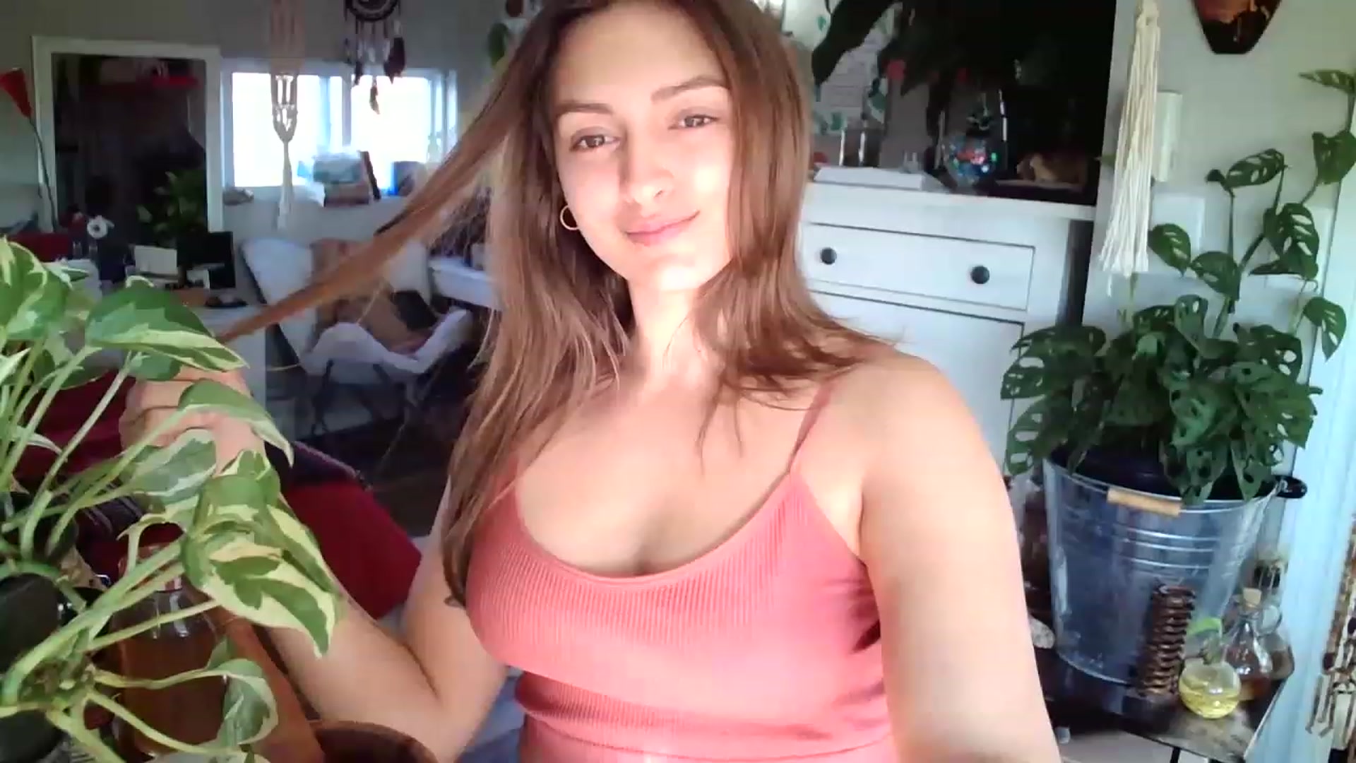 Gallery image thumbnail from Sexylexi211's myfreecams stream on, 11/21/2022, 18:35 image 18 of 20