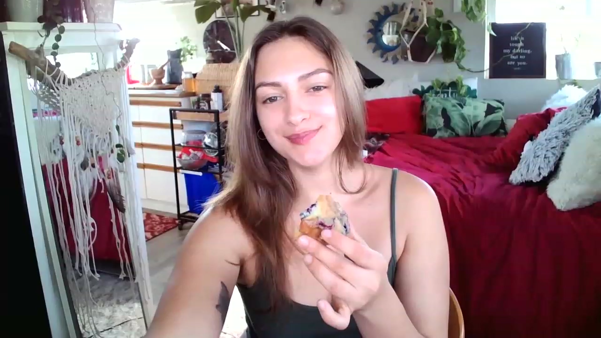 Gallery image thumbnail from Sexylexi211's myfreecams stream on, 11/23/2022, 17:46 image 9 of 20