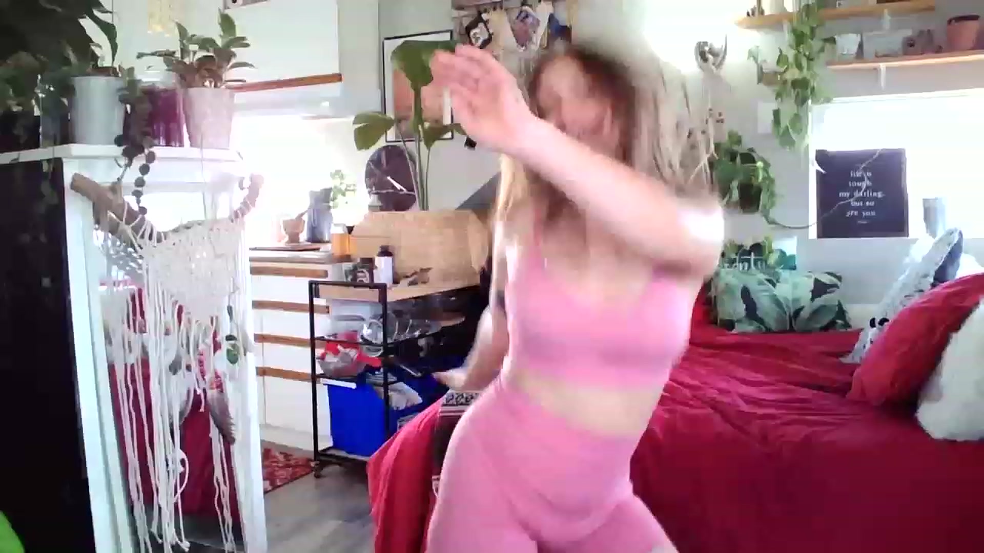 Gallery image thumbnail from Sexylexi211's myfreecams stream on, 11/24/2022, 18:52 image 8 of 20