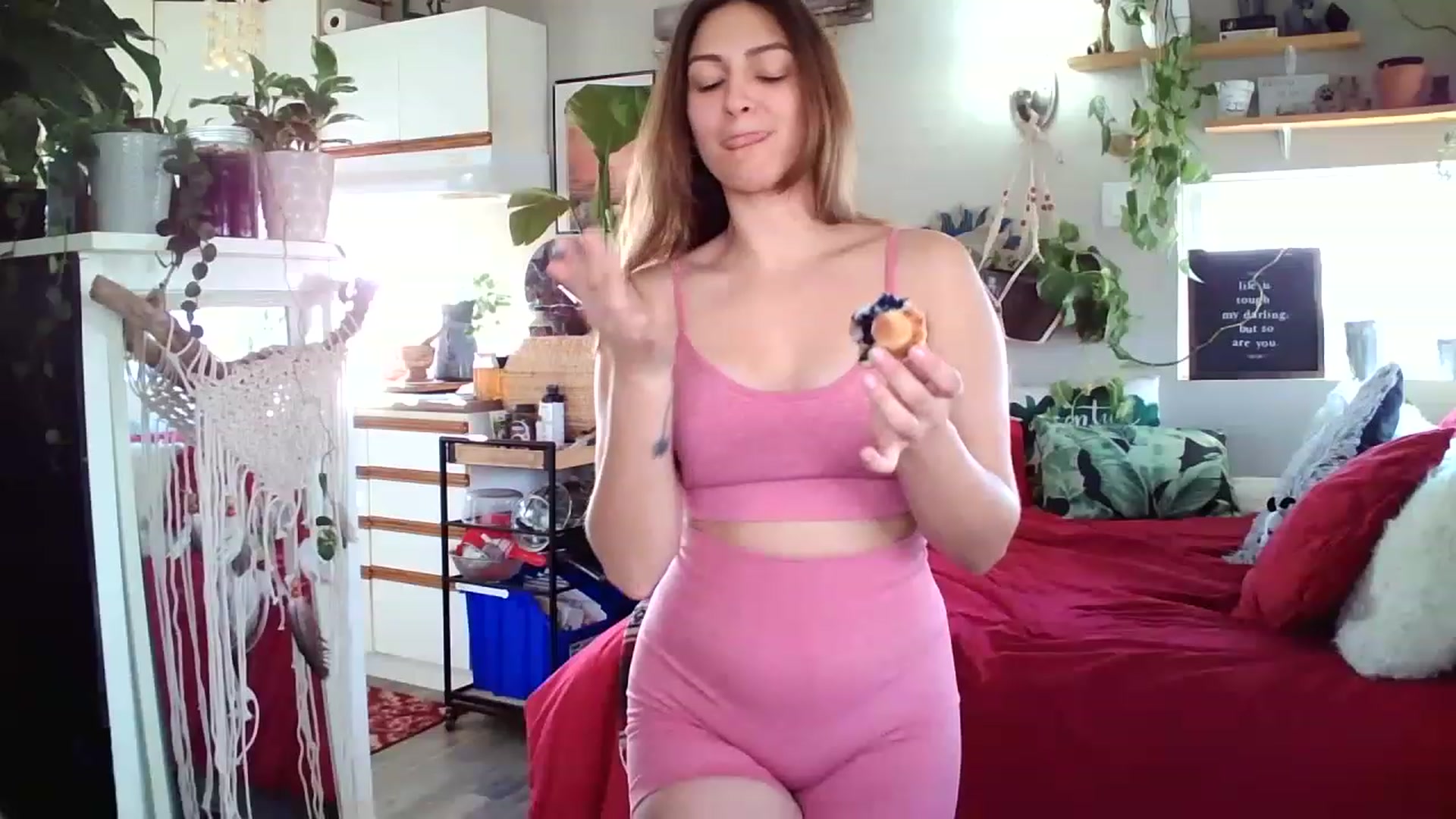 Gallery image thumbnail from Sexylexi211's myfreecams stream on, 11/24/2022, 18:52 image 16 of 20