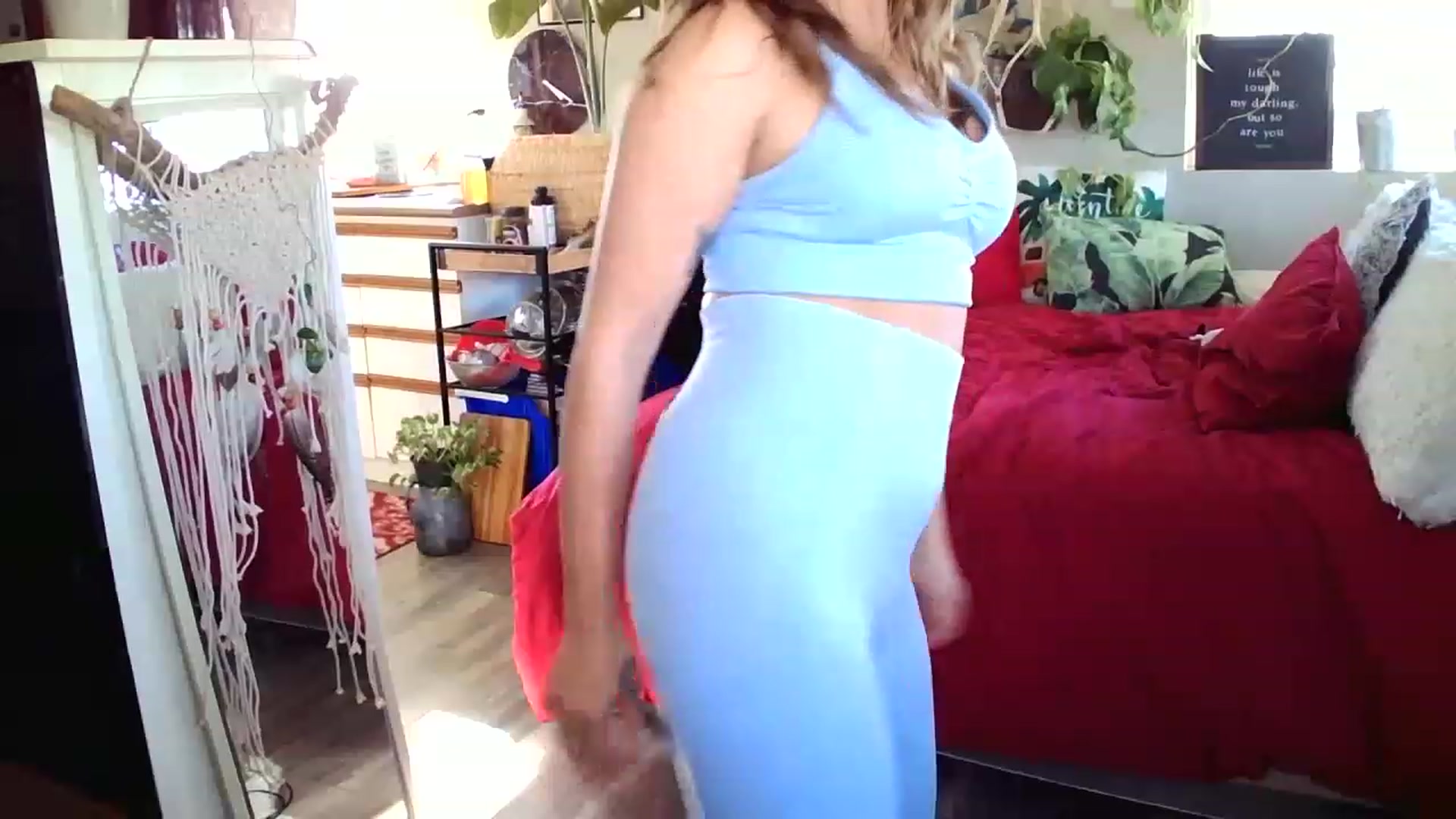 Gallery image thumbnail from Sexylexi211's myfreecams stream on, 12/02/2022, 01:14 image 18 of 20