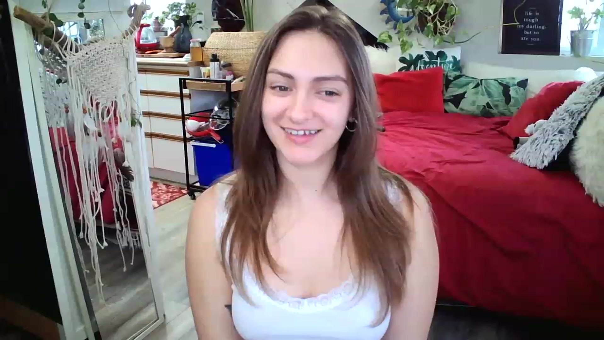 Gallery image thumbnail from Sexylexi211's myfreecams stream on, 01/01/2023, 20:53 image 17 of 20