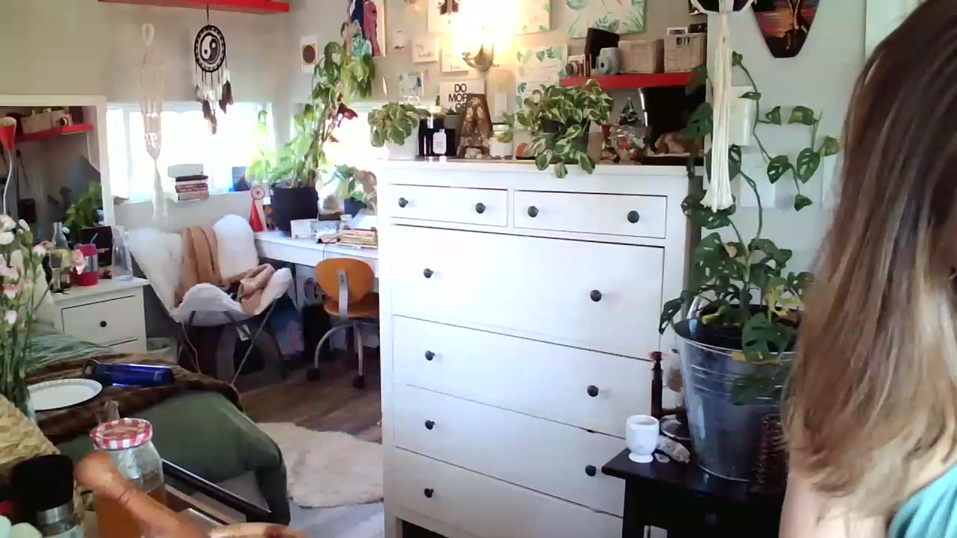 Gallery image thumbnail from Sexylexi211's myfreecams stream on, 04/16/2023, 18:28 image 5 of 20