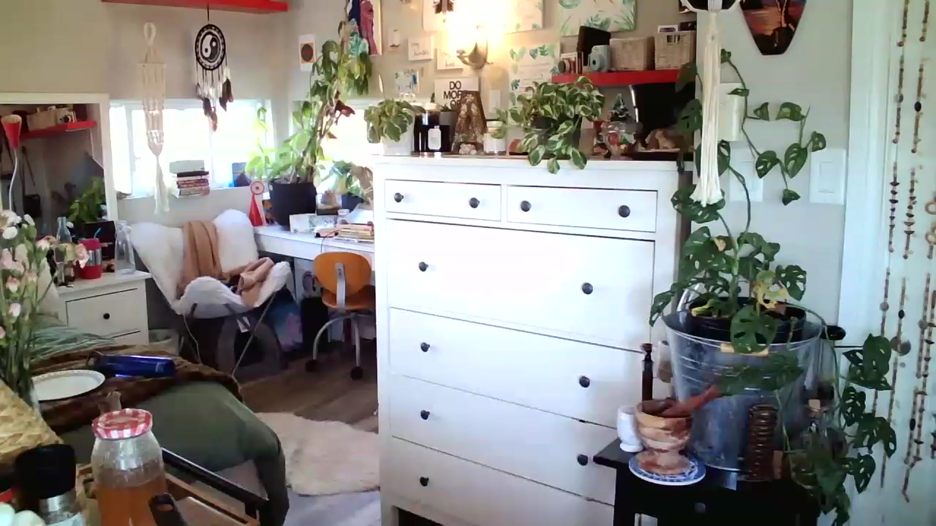 Gallery image thumbnail from Sexylexi211's myfreecams stream on, 04/16/2023, 18:28 image 8 of 20