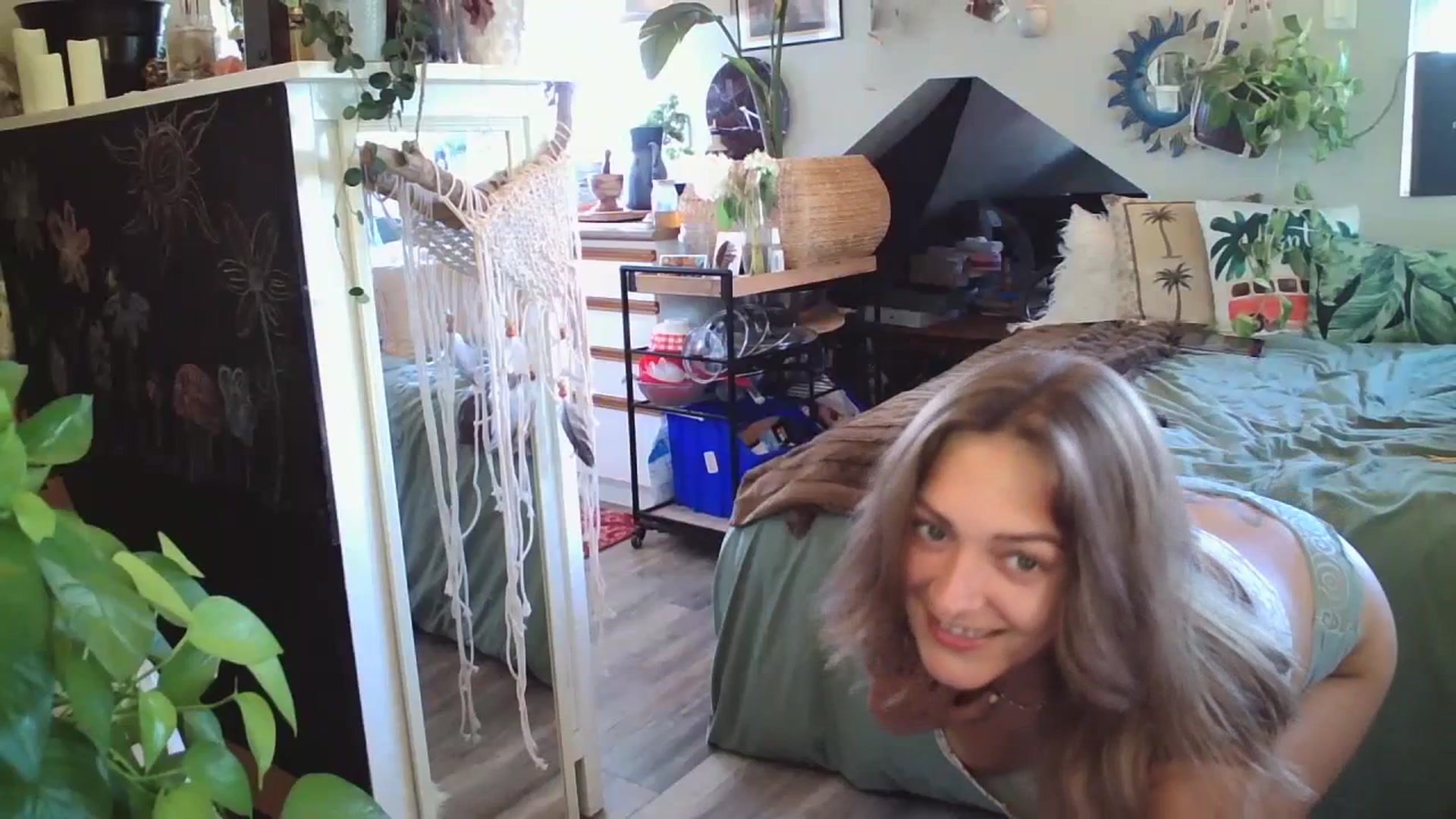 Gallery image thumbnail from Sexylexi211's myfreecams stream on, 07/20/2023, 17:36 image 9 of 20