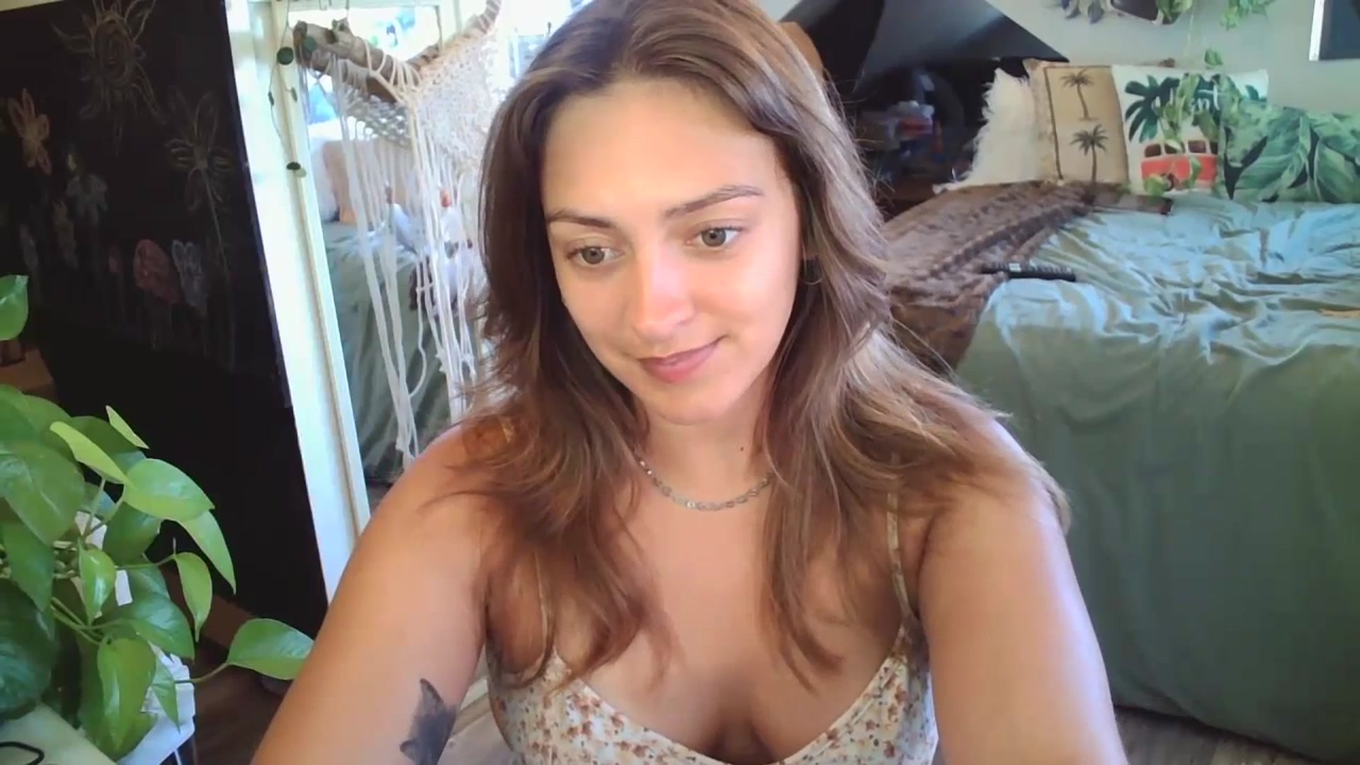 Gallery image thumbnail from Sexylexi211's myfreecams stream on, 07/20/2023, 17:36 image 4 of 20