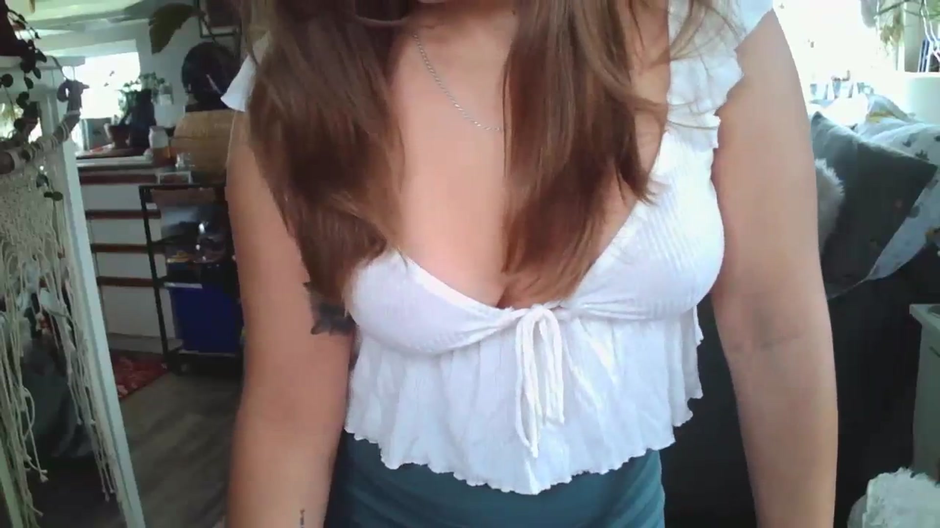 Gallery image thumbnail from Sexylexi211's myfreecams stream on, 03/16/2024, 15:05 image 15 of 20