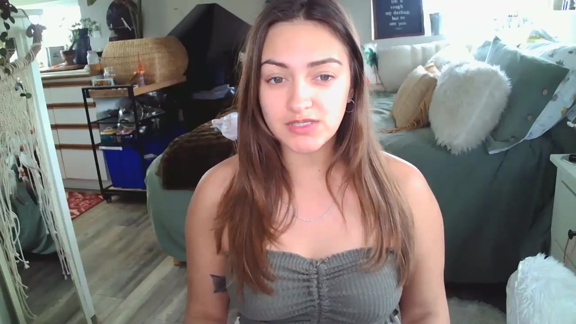 Gallery image thumbnail from Sexylexi211's myfreecams stream on, 03/16/2024, 15:05 image 2 of 20