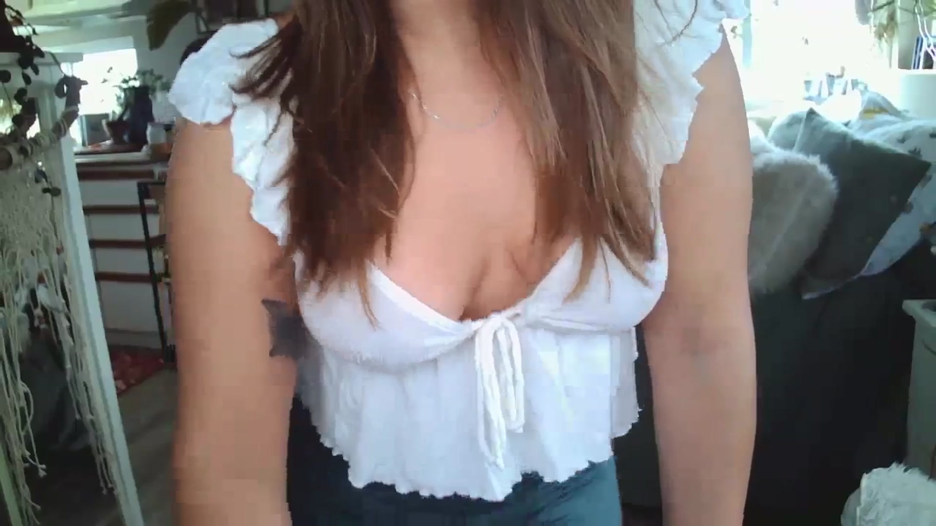 Gallery image thumbnail from Sexylexi211's myfreecams stream on, 03/16/2024, 15:05 image 13 of 20