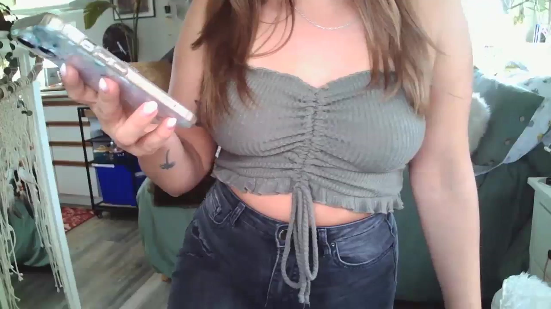Gallery image thumbnail from Sexylexi211's myfreecams stream on, 03/16/2024, 15:05 image 8 of 20