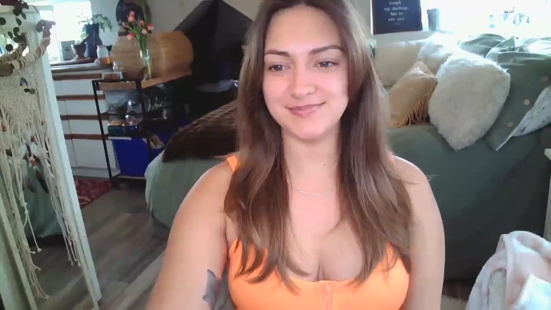 Gallery image thumbnail from Sexylexi211's myfreecams stream on, 03/18/2024, 16:44 image 6 of 20