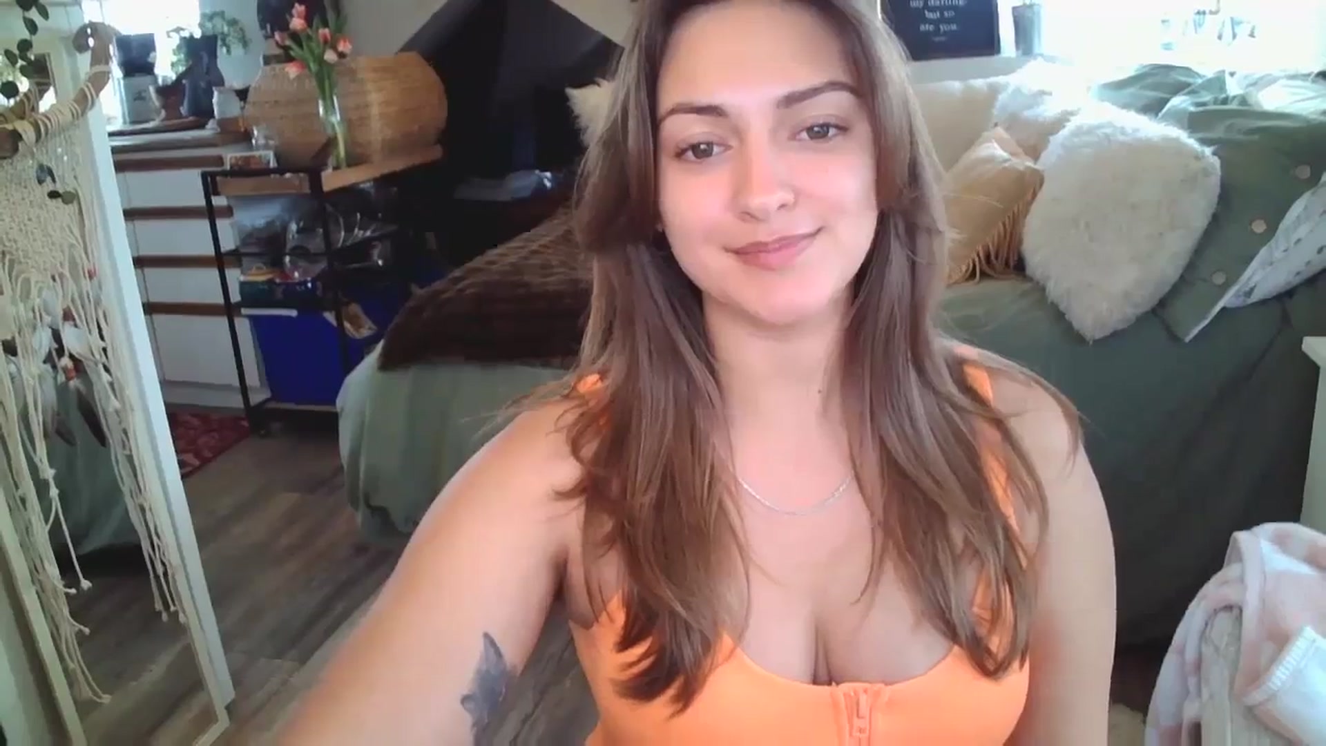 Gallery image thumbnail from Sexylexi211's myfreecams stream on, 03/18/2024, 16:44 image 19 of 20