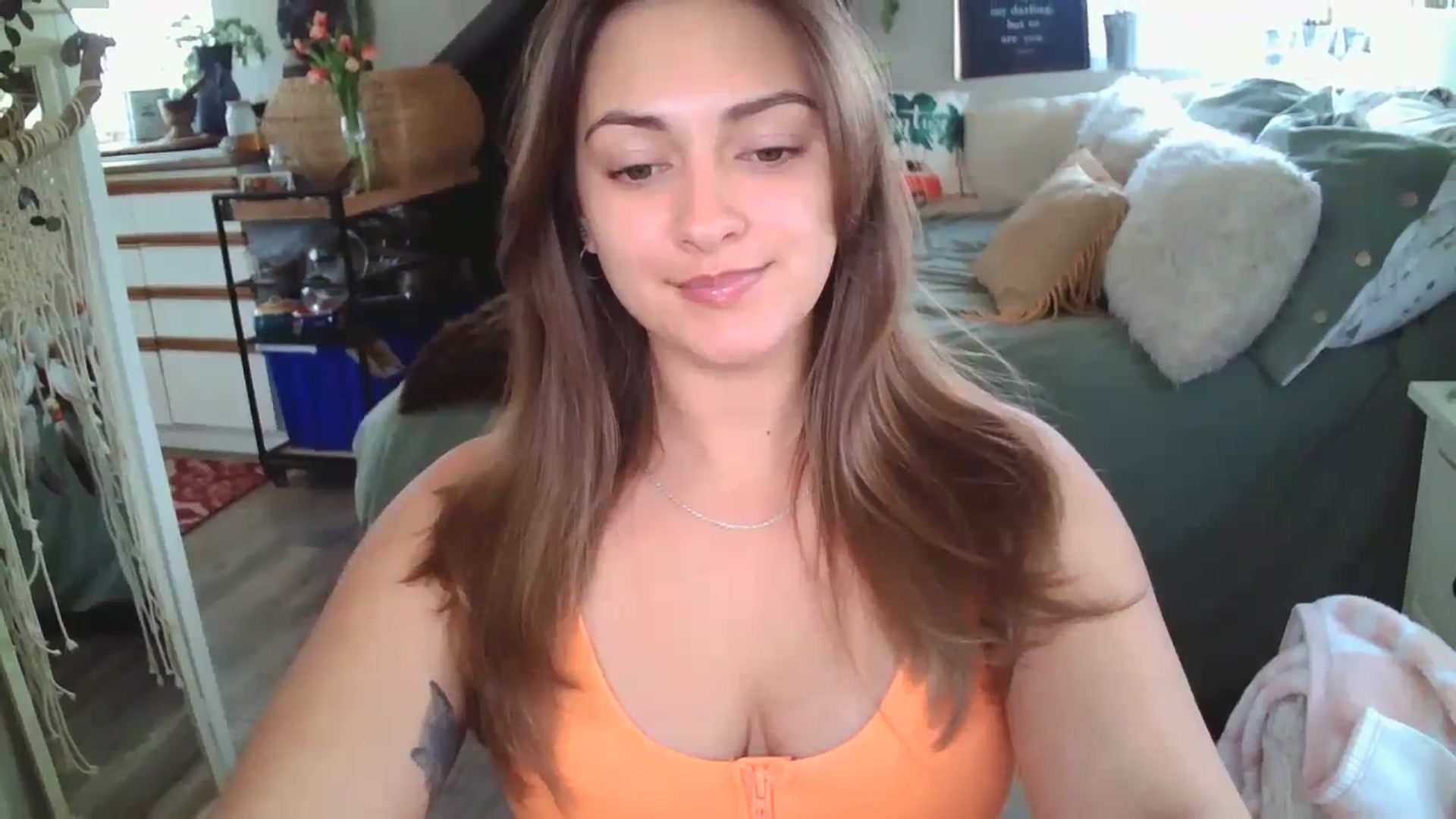 Gallery image thumbnail from Sexylexi211's myfreecams stream on, 03/18/2024, 16:44 image 2 of 20