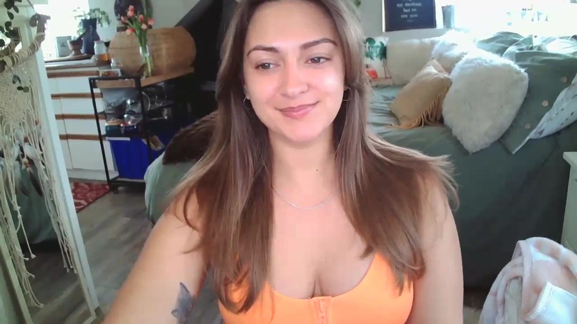 Gallery image thumbnail from Sexylexi211's myfreecams stream on, 03/18/2024, 16:44 image 3 of 20