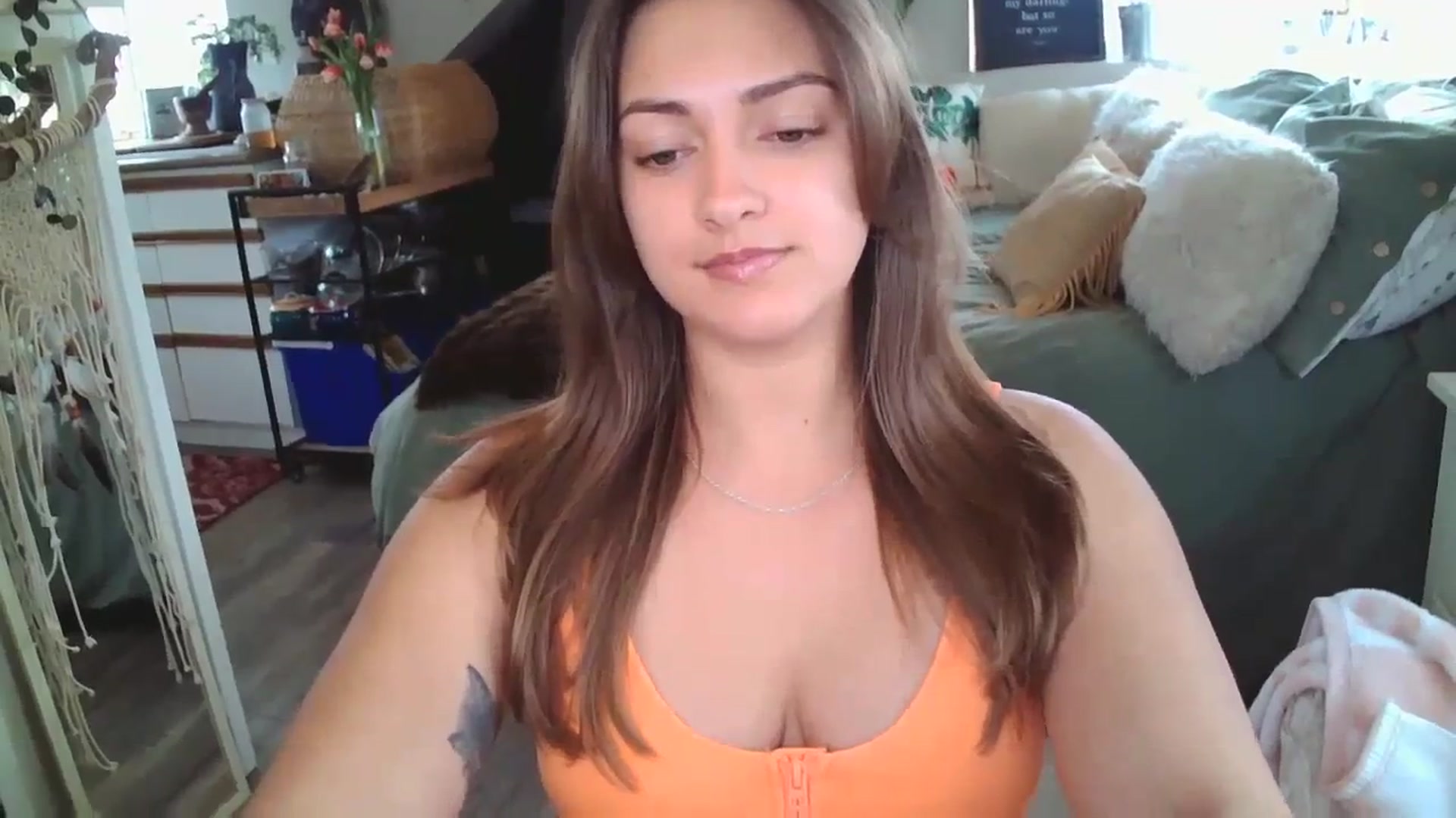 Gallery image thumbnail from Sexylexi211's myfreecams stream on, 03/18/2024, 16:44 image 4 of 20