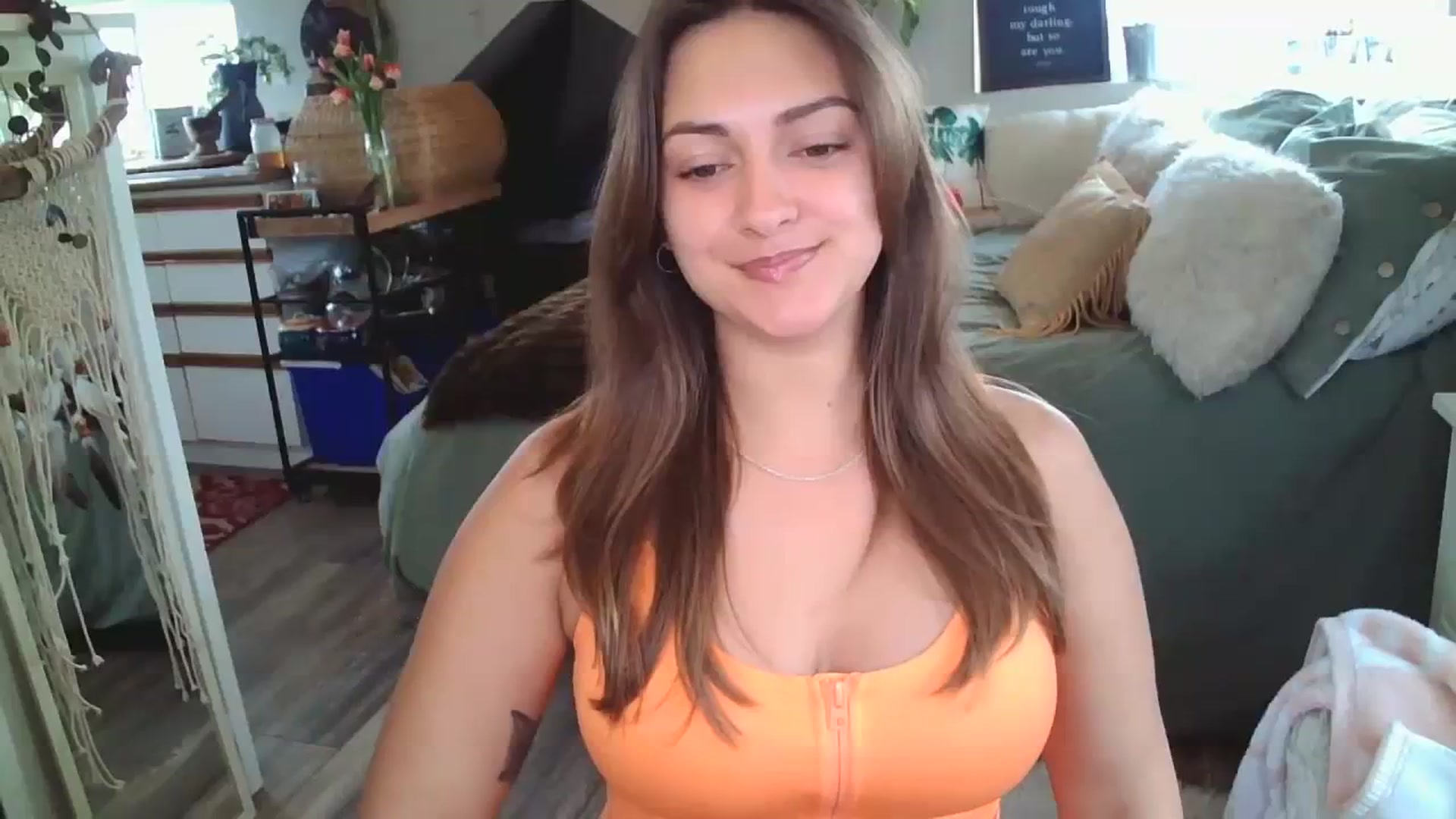 Gallery image thumbnail from Sexylexi211's myfreecams stream on, 03/18/2024, 16:44 image 5 of 20