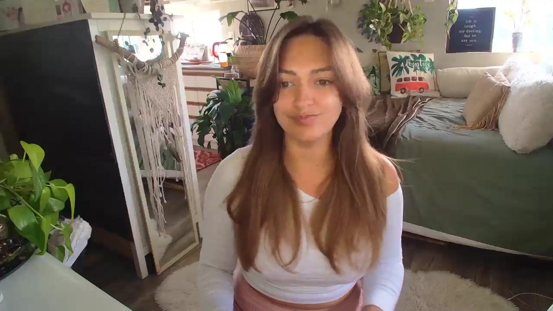 Gallery image thumbnail from Sexylexi211's myfreecams stream on, 09/08/2024, 18:22 image 7 of 20