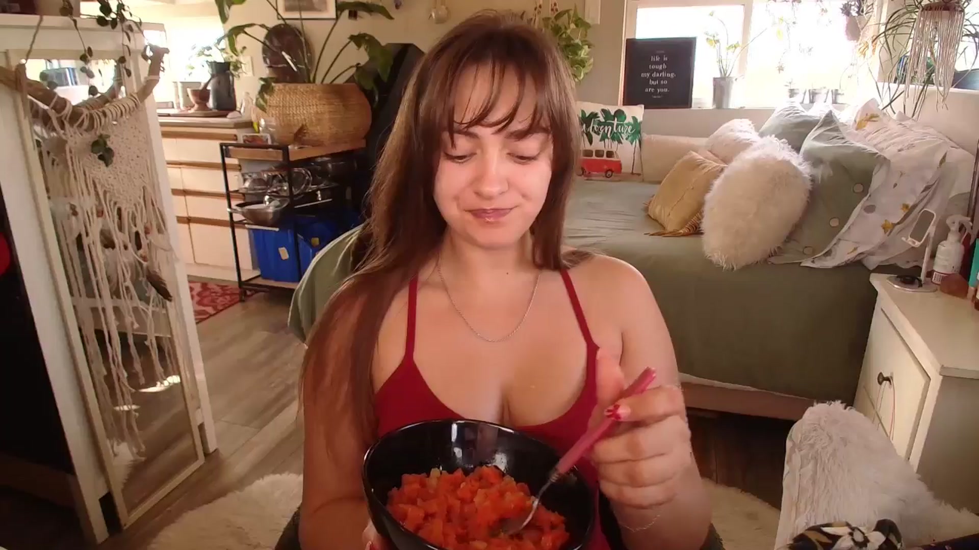 Gallery image thumbnail from Sexylexi211's myfreecams stream on, 01/02/2025, 17:33 image 6 of 20
