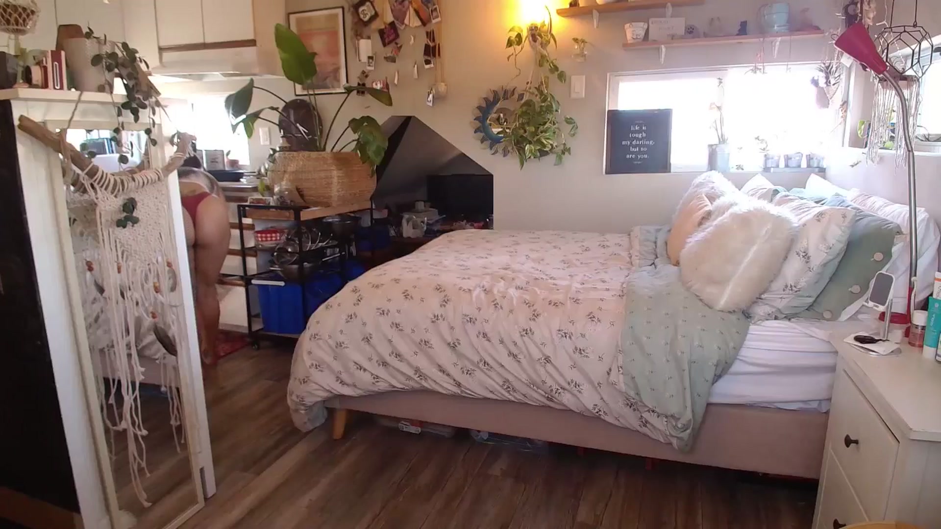 Gallery image thumbnail from Sexylexi211's myfreecams stream on, 04/17/2025, 14:08 image 11 of 20