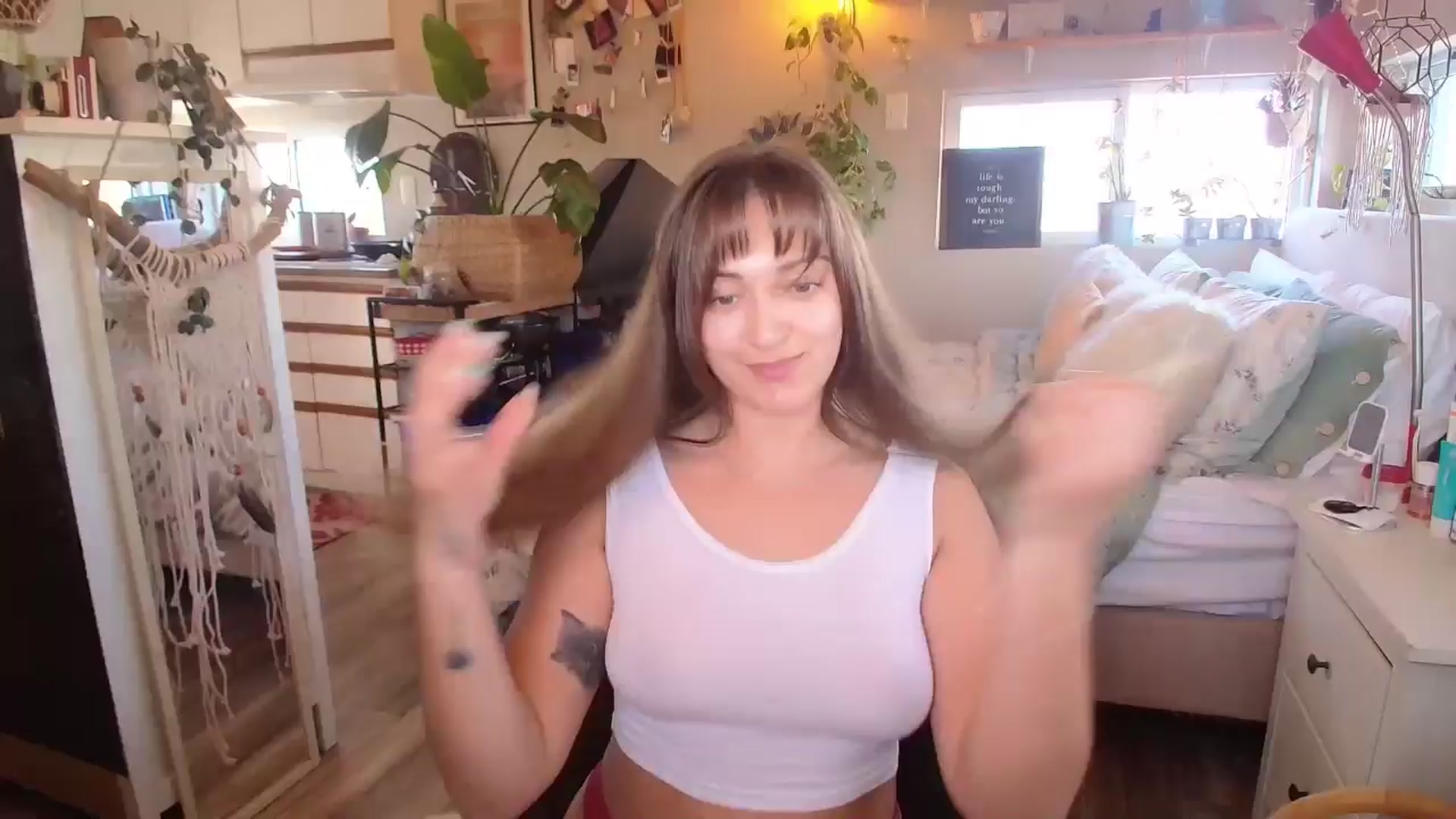 Gallery image thumbnail from Sexylexi211's myfreecams stream on, 04/17/2025, 14:08 image 2 of 20