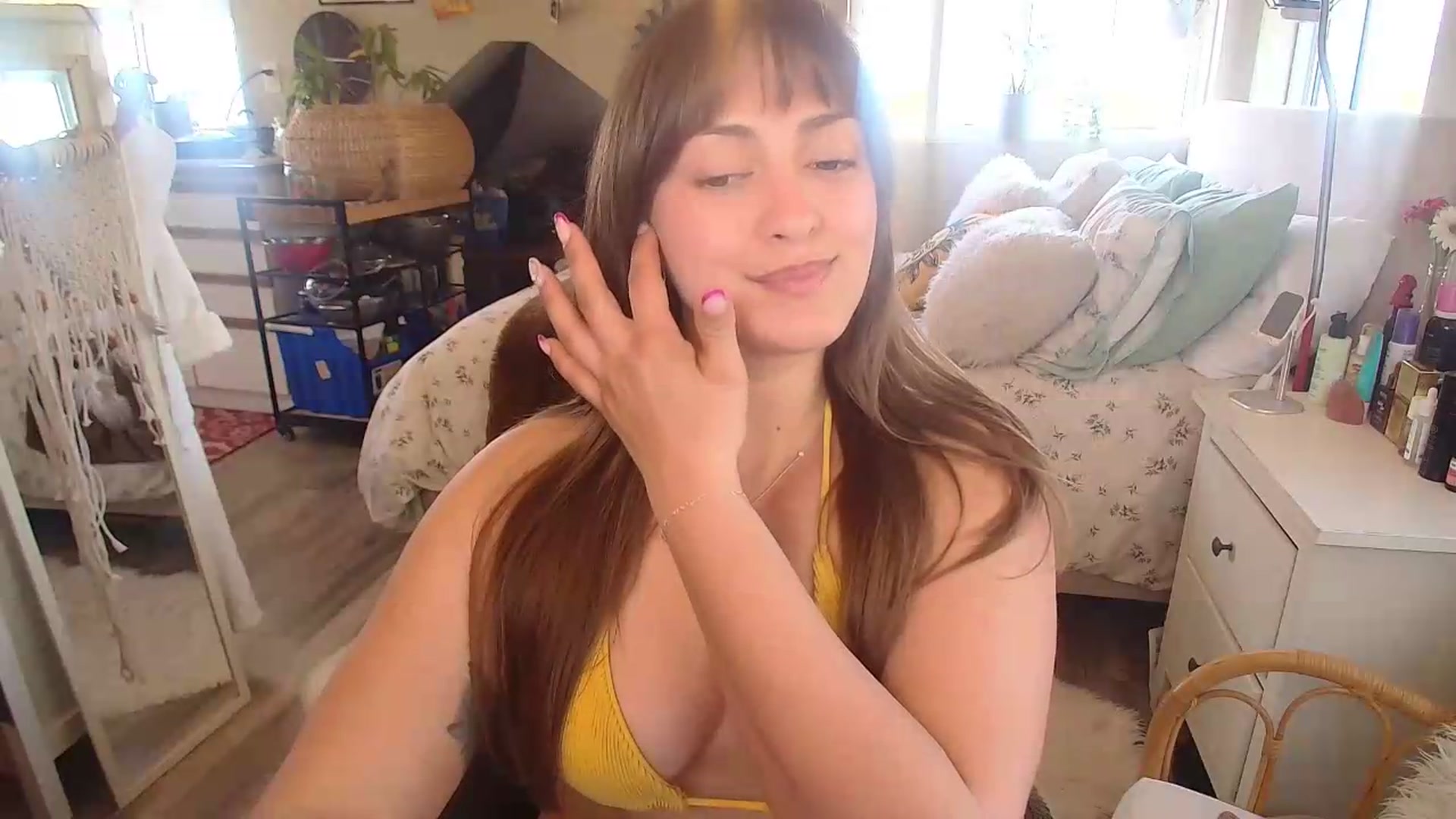 Gallery image thumbnail from Sexylexi211's myfreecams stream on, 05/18/2026, 16:30 image 13 of 20