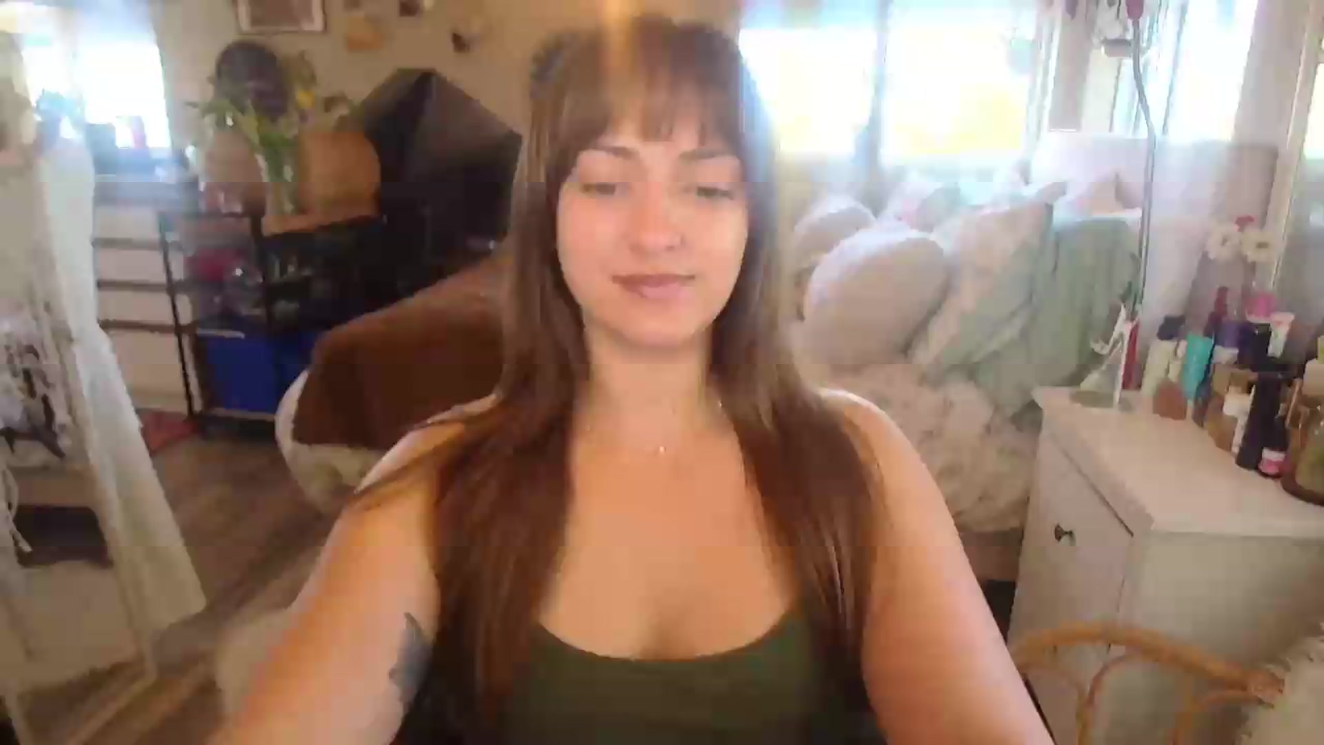 Gallery image thumbnail from Sexylexi211's myfreecams stream on, 05/26/2026, 14:35 image 14 of 20