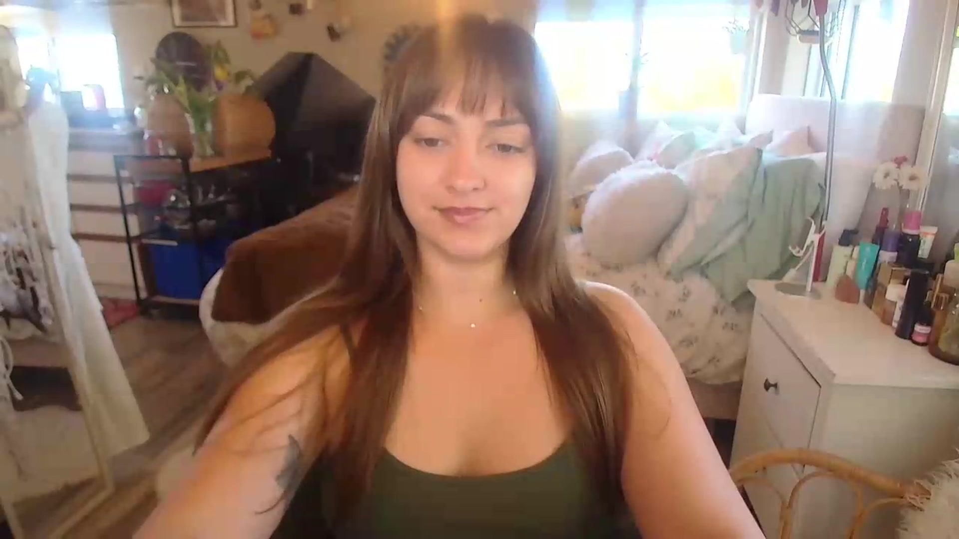 Gallery image thumbnail from Sexylexi211's myfreecams stream on, 05/26/2026, 14:35 image 16 of 20