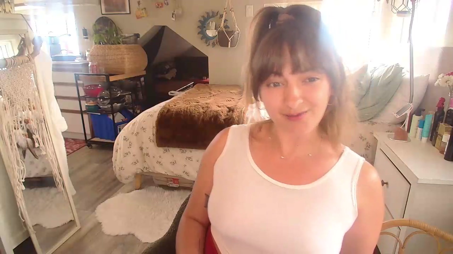 Gallery image thumbnail from Sexylexi211's myfreecams stream on, 06/06/2026, 18:57 image 6 of 20