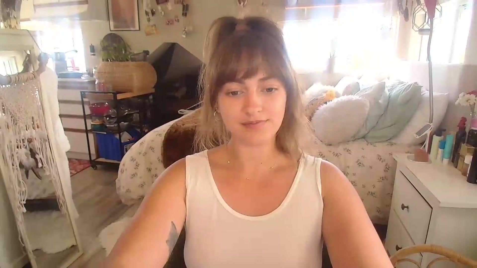 Gallery image thumbnail from Sexylexi211's myfreecams stream on, 06/06/2026, 18:57 image 3 of 20