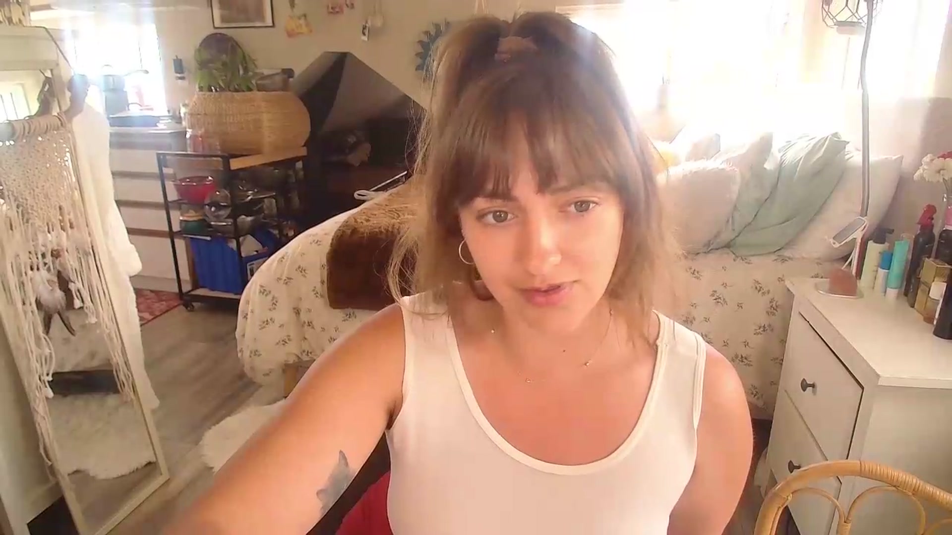 Gallery image thumbnail from Sexylexi211's myfreecams stream on, 06/06/2026, 18:57 image 8 of 20