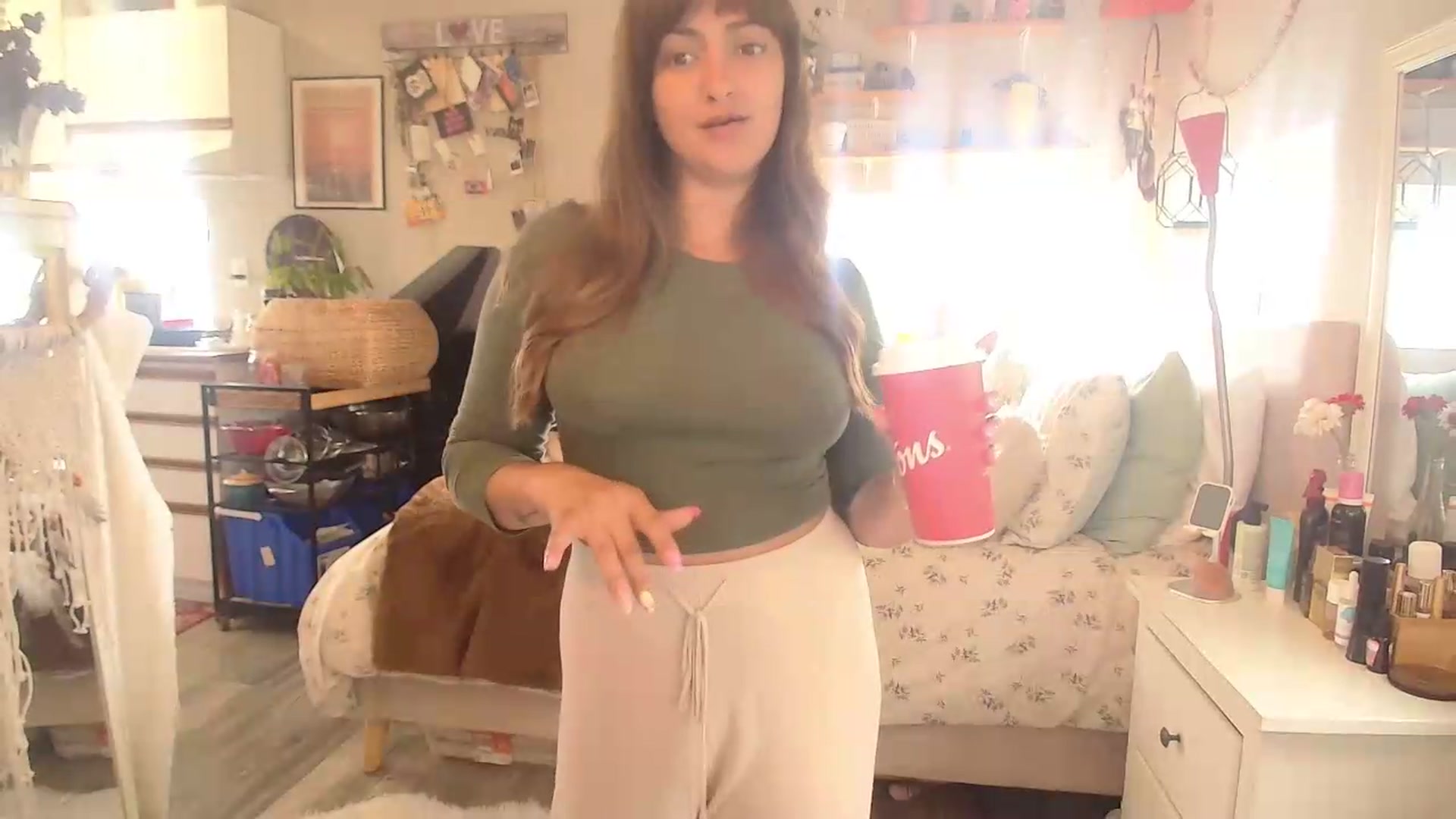 Gallery image thumbnail from Sexylexi211's myfreecams stream on, 06/10/2026, 16:55 image 17 of 20