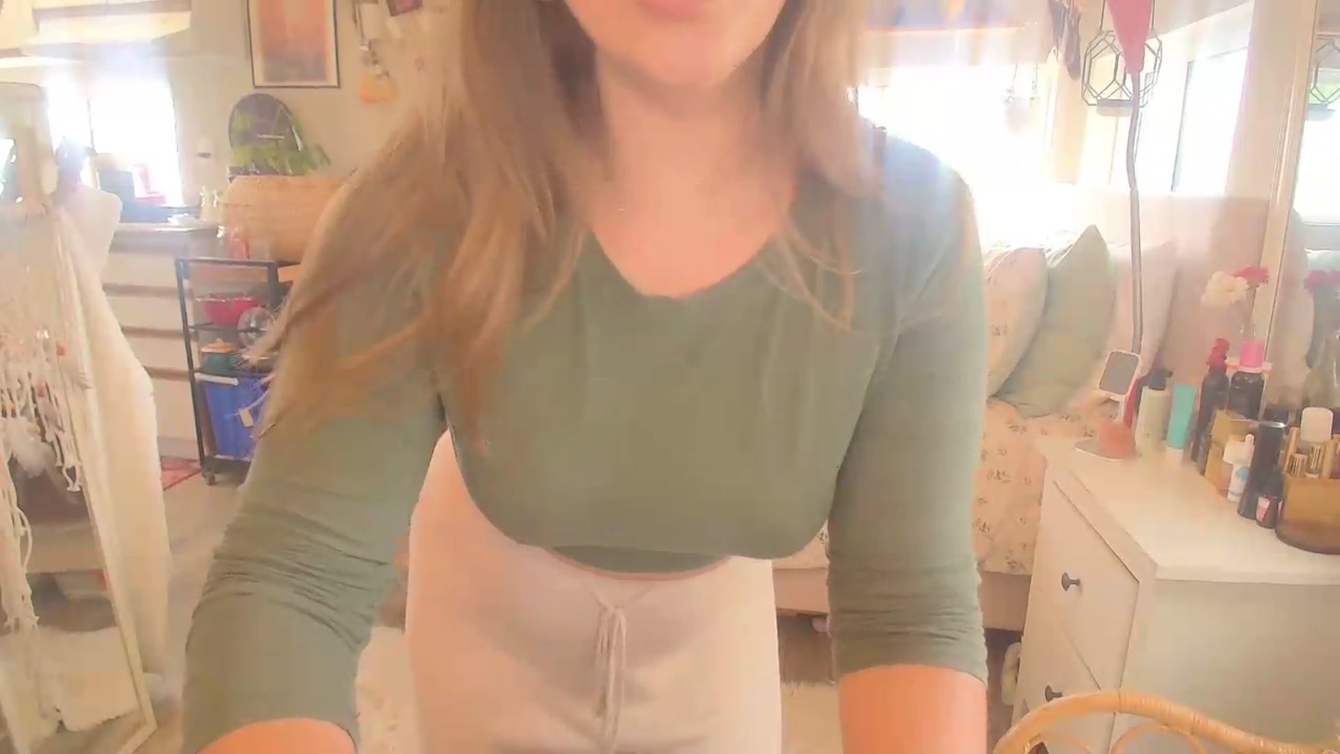 Gallery image thumbnail from Sexylexi211's myfreecams stream on, 06/10/2026, 16:55 image 14 of 20
