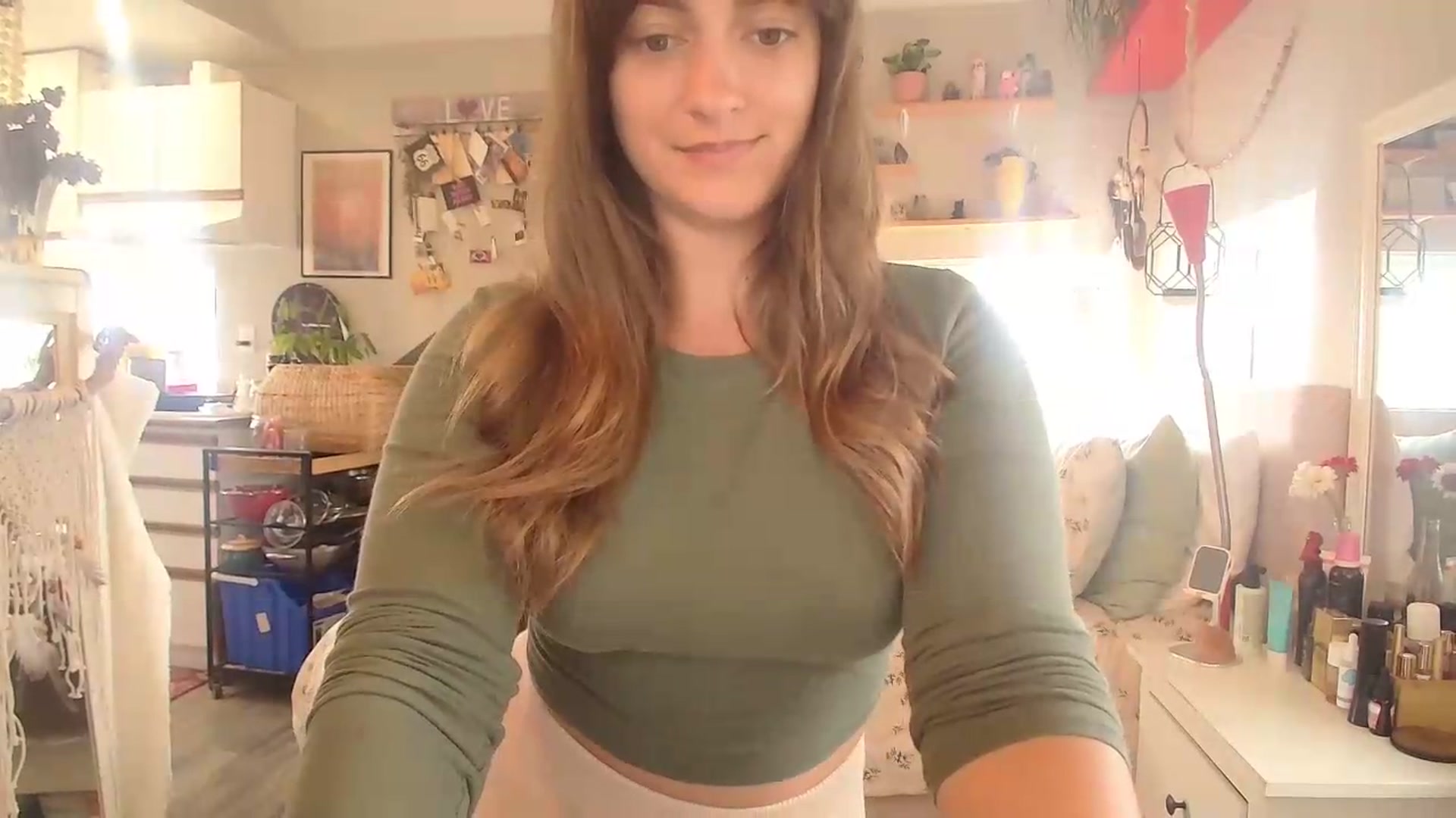 Gallery image thumbnail from Sexylexi211's myfreecams stream on, 06/10/2026, 16:55 image 15 of 20