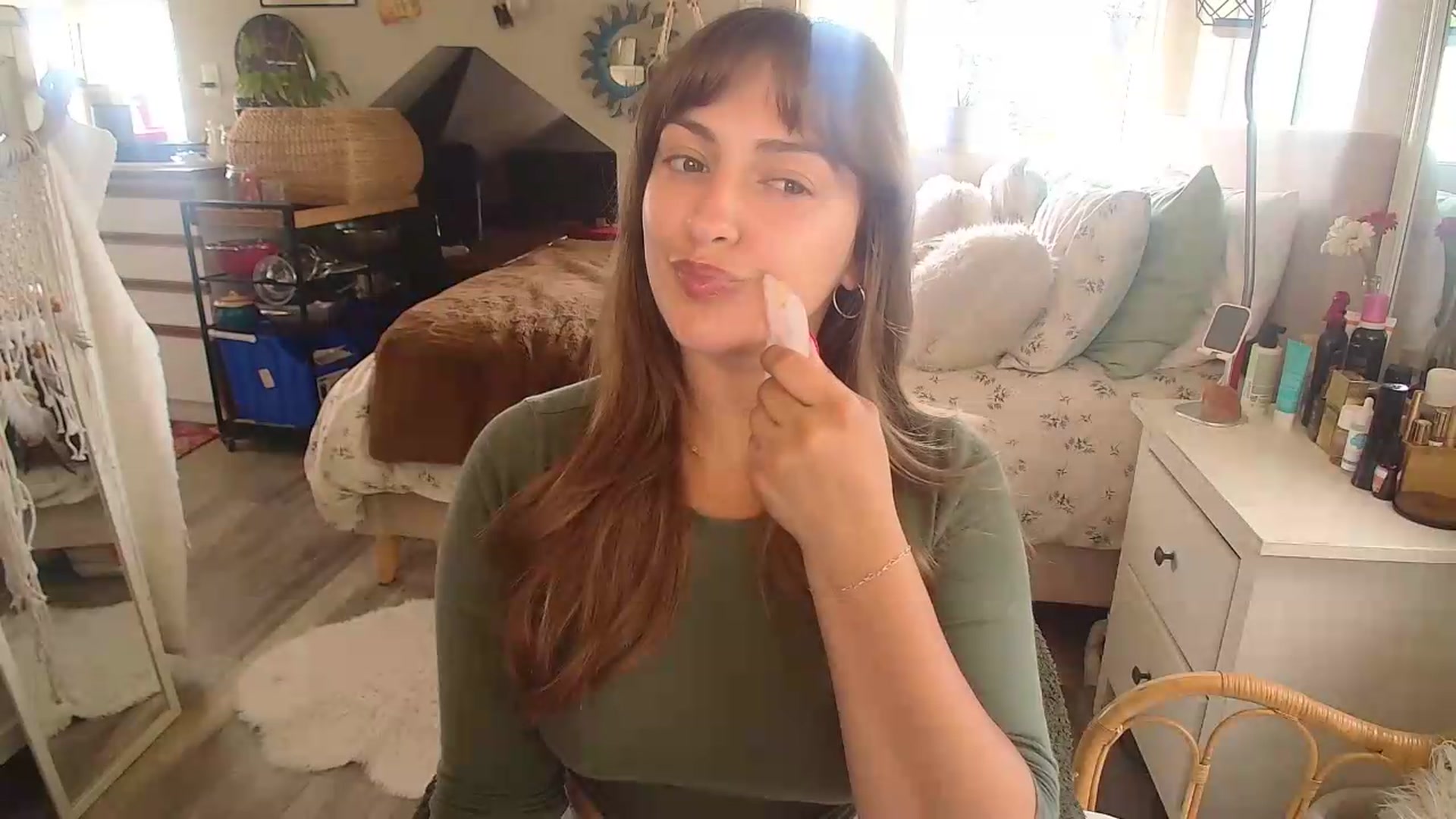 Gallery image thumbnail from Sexylexi211's myfreecams stream on, 06/10/2026, 18:18 image 2 of 20