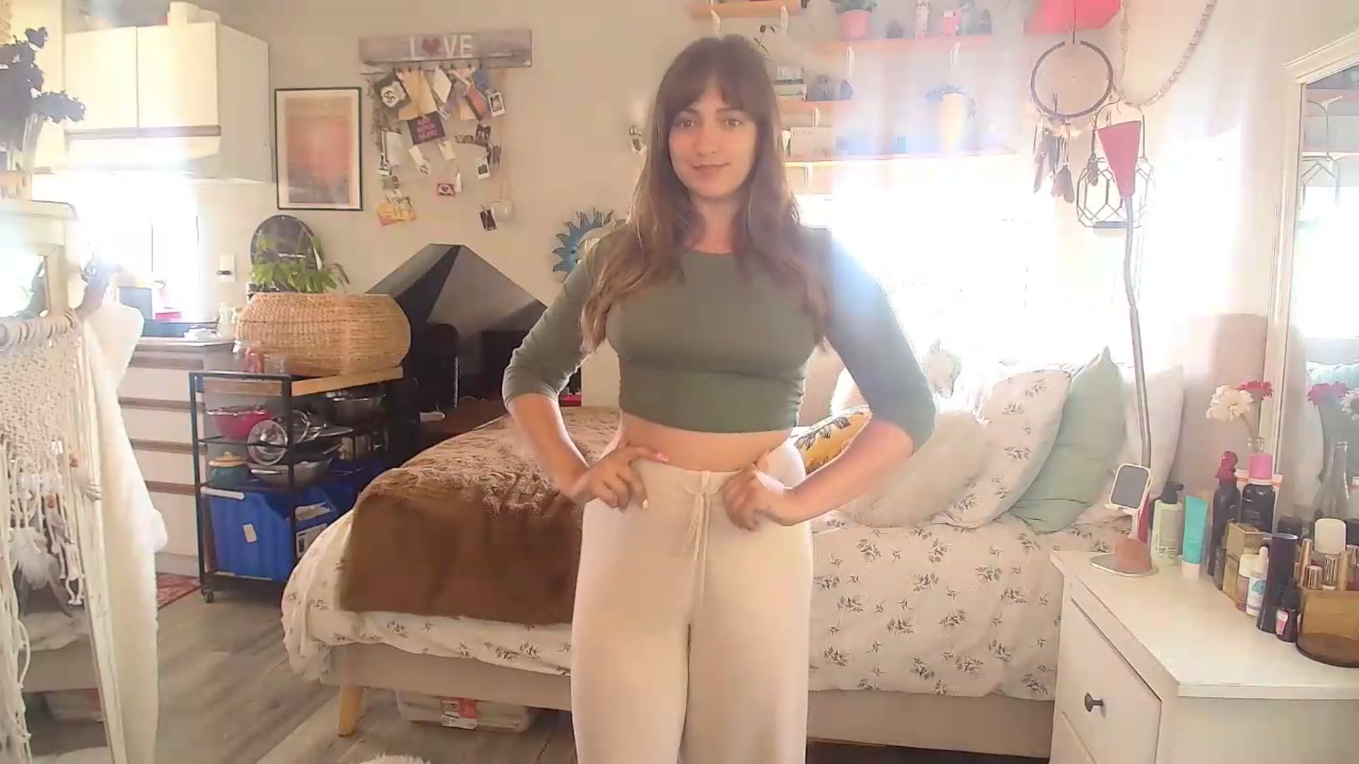 Gallery image thumbnail from Sexylexi211's myfreecams stream on, 06/10/2026, 18:18 image 12 of 20