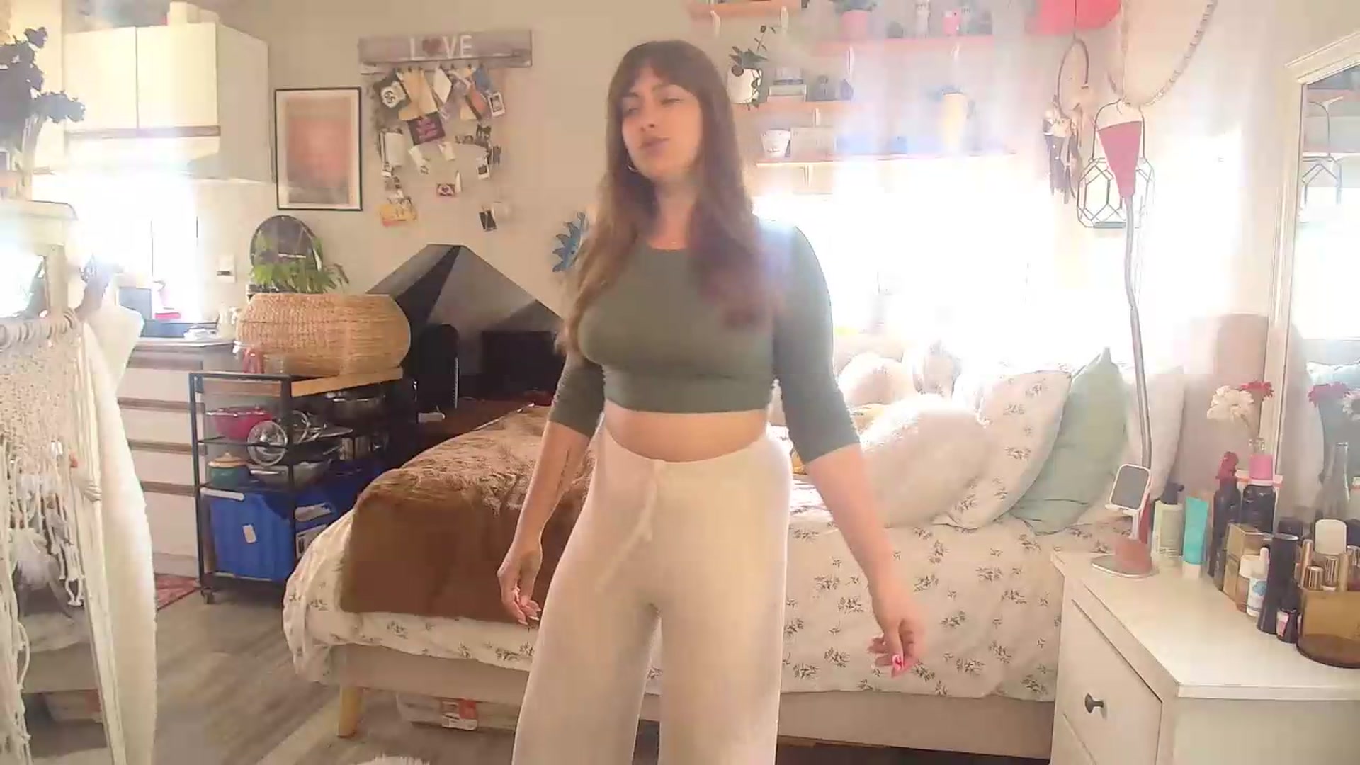 Gallery image thumbnail from Sexylexi211's myfreecams stream on, 06/10/2026, 18:18 image 9 of 20