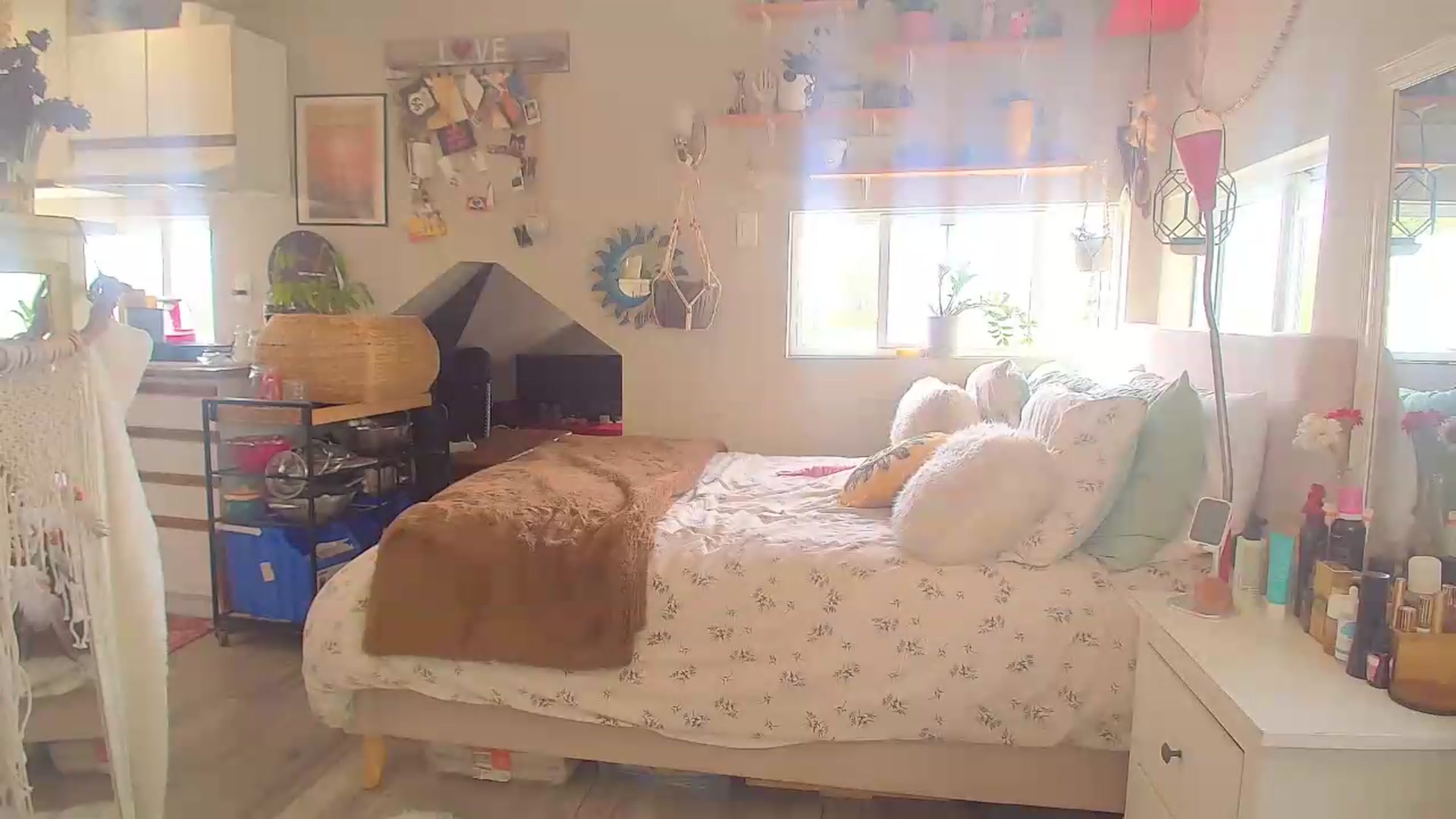Gallery image thumbnail from Sexylexi211's myfreecams stream on, 06/10/2026, 18:18 image 10 of 20