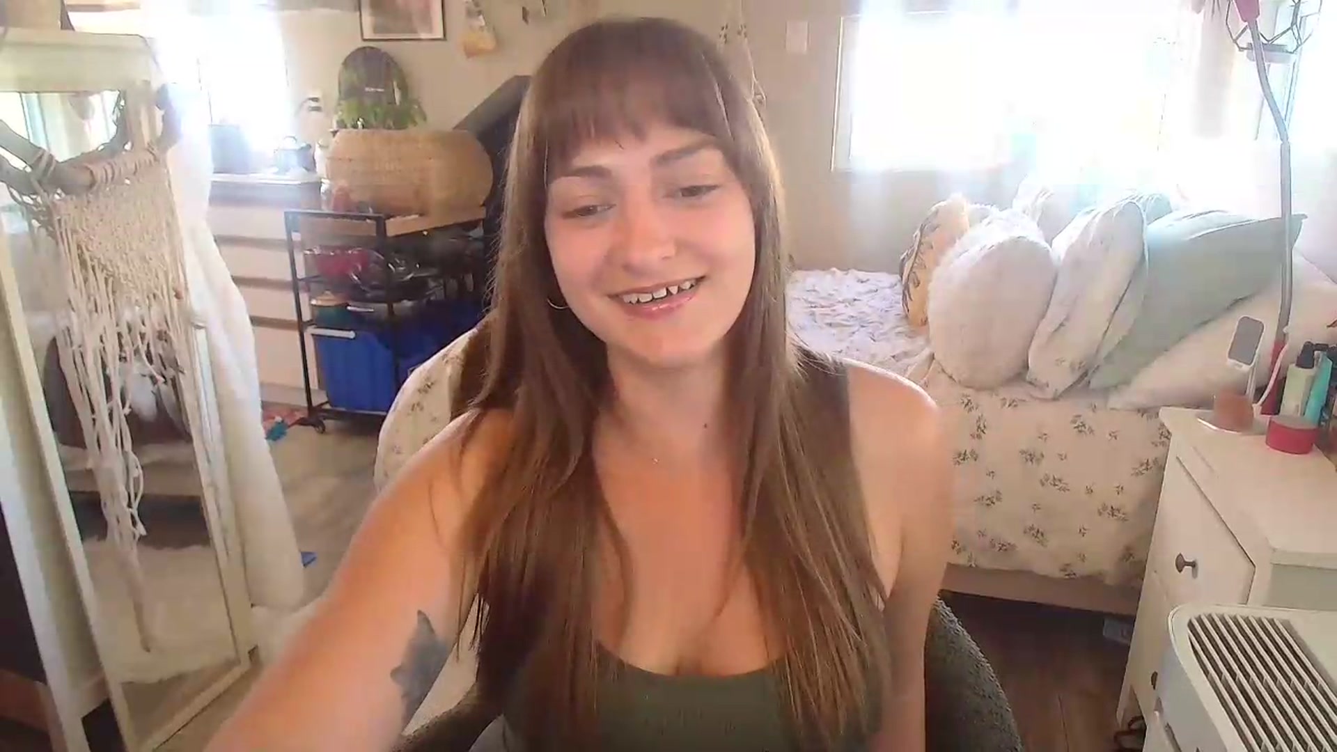Gallery image thumbnail from Sexylexi211's myfreecams stream on, 06/16/2026, 16:24 image 17 of 20