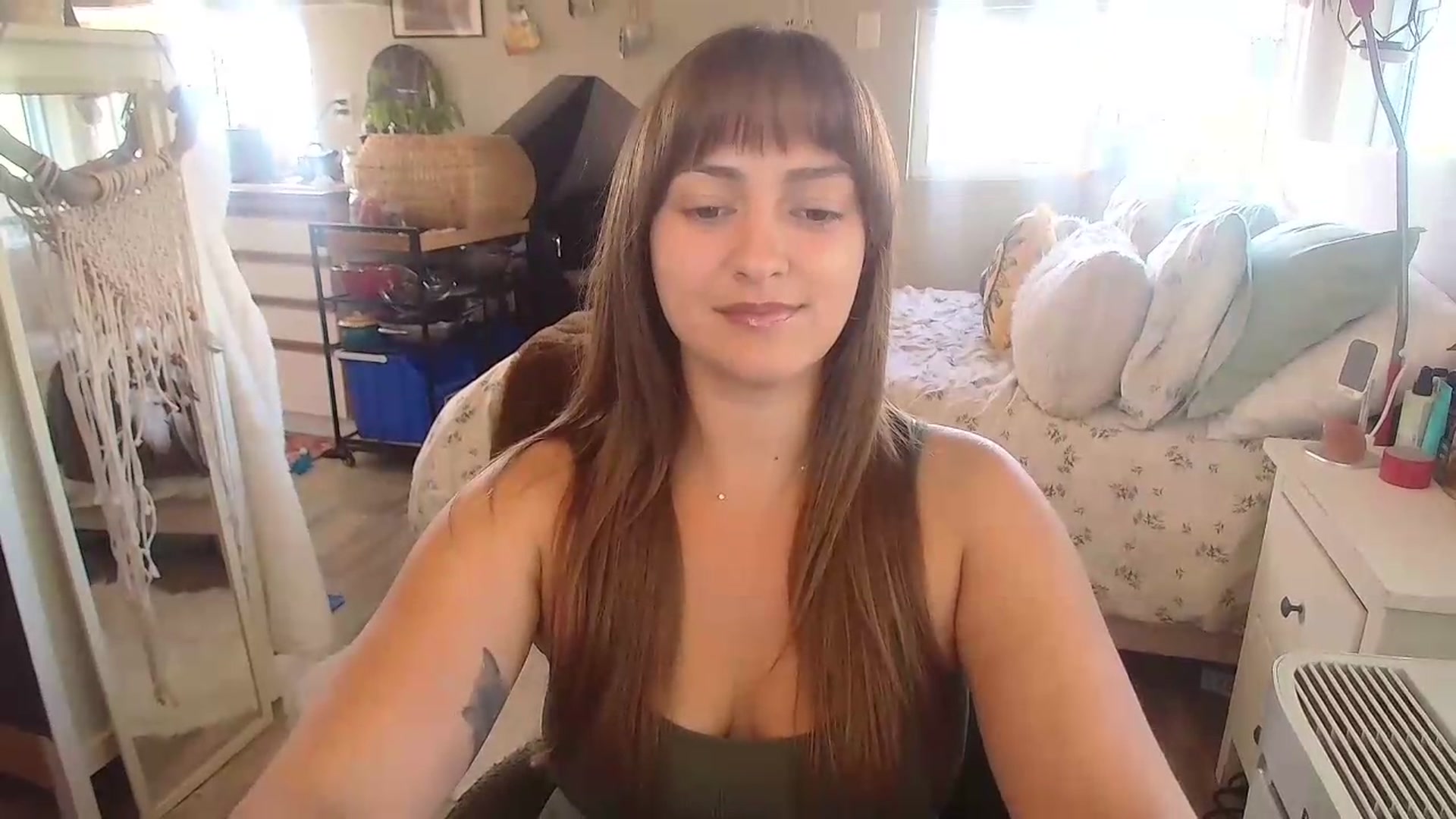 Gallery image thumbnail from Sexylexi211's myfreecams stream on, 06/16/2026, 16:24 image 18 of 20