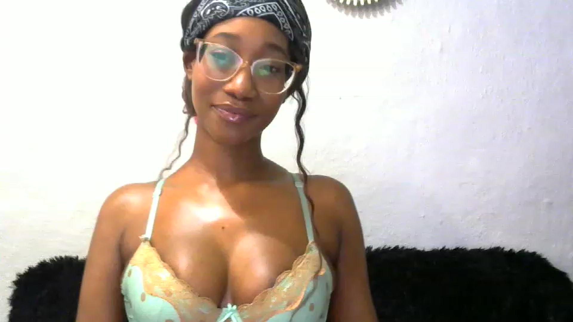 Gallery image thumbnail from Sexyliciousex's myfreecams stream on, 11/16/2022, 08:19 image 17 of 20