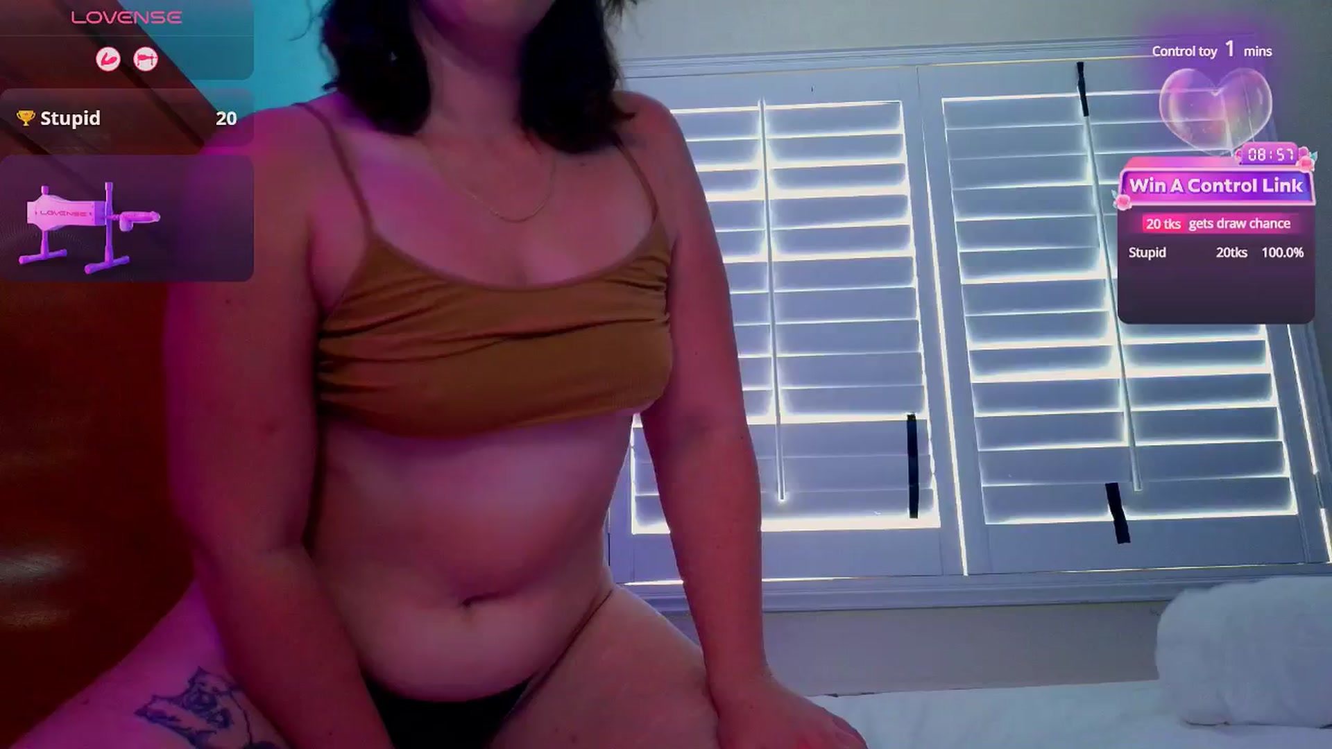 Gallery image thumbnail from Sexylv's myfreecams stream on, 10/01/2024, 24:01 image 1 of 20