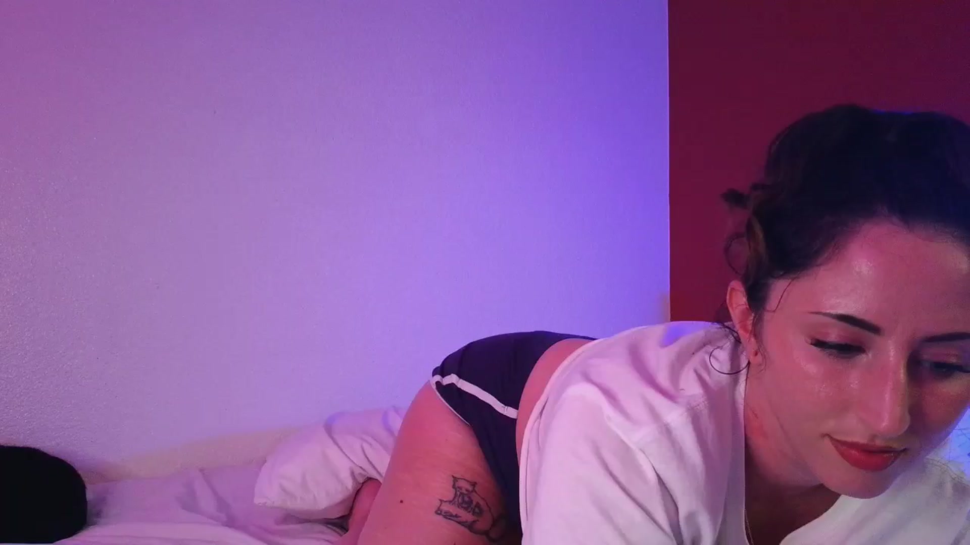 Gallery image thumbnail from Sexylv's myfreecams stream on, 12/17/2024, 09:13 image 2 of 20