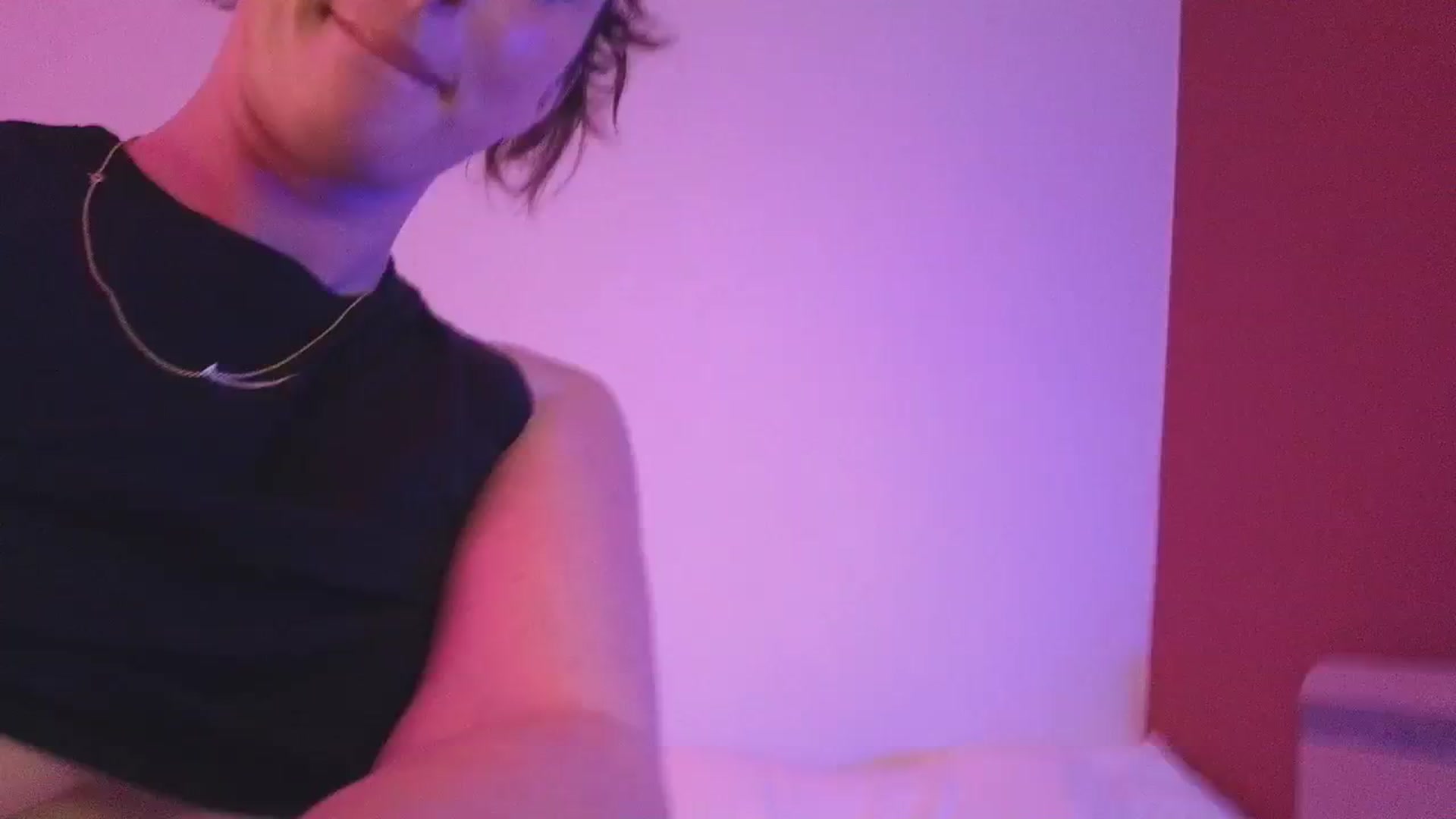 Gallery image thumbnail from Sexylv's myfreecams stream on, 12/18/2024, 14:19 image 17 of 20